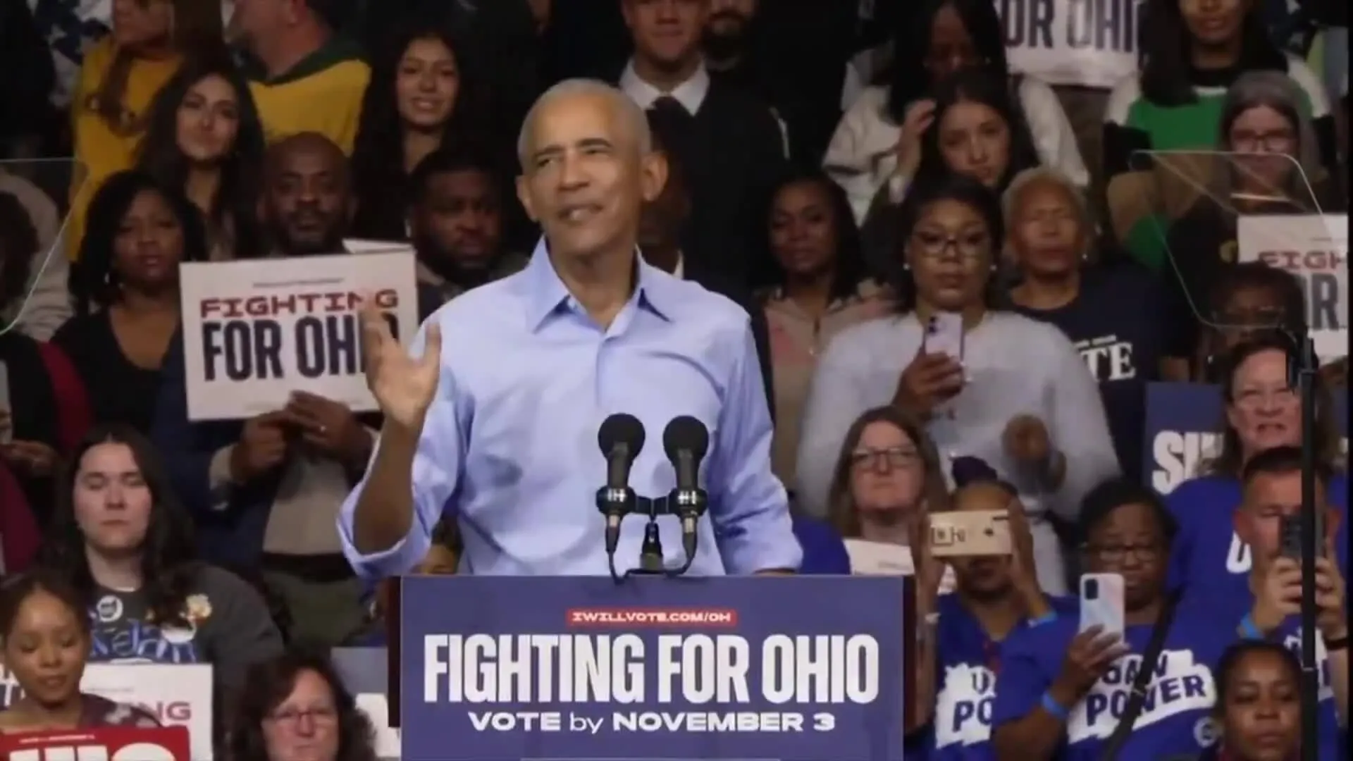 Ông Obama, ông Trump công kích lẫn nhau về trang trí Nhà Trắng. Video: X/mikeysmith/atrupar