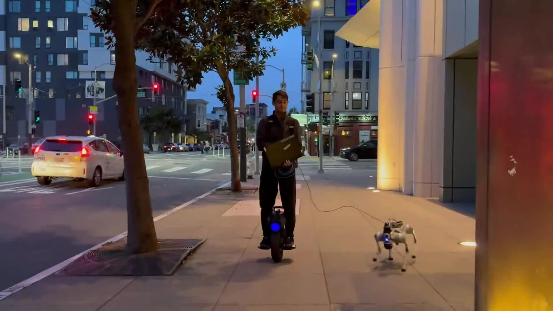 Chó robot của công ty Dimensional trên đường phố San Francisco hồi tháng 7.
