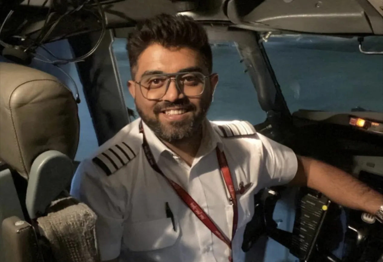 Cơ trưởng người Ấn Độ Smit Machchhar của chuyến bay Flydubai - Ảnh: REUTERS