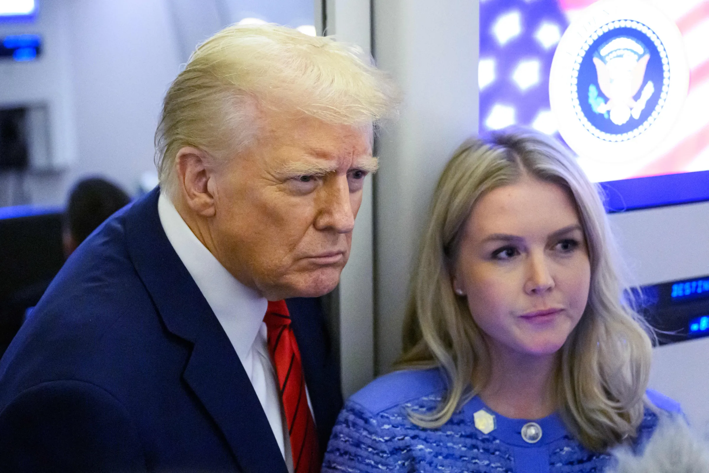 Tổng thống Trump (trái) và cựu thư ký báo chí Nhà Trắng Karoline Leavitt hồi tháng 1/2025.
