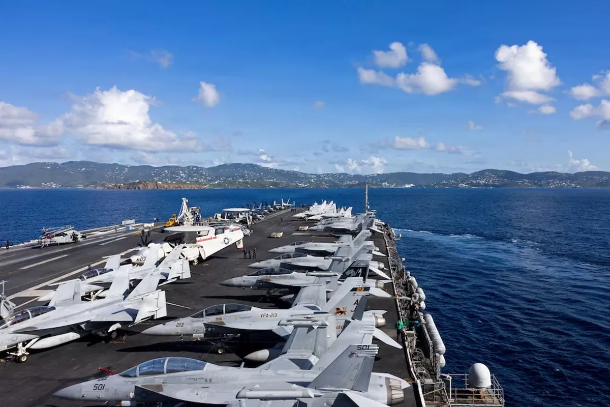 Các chiến đấu cơ trên tàu sân bay USS Gerald R. Ford của hải quân Mỹ hồi tháng 12/2025.