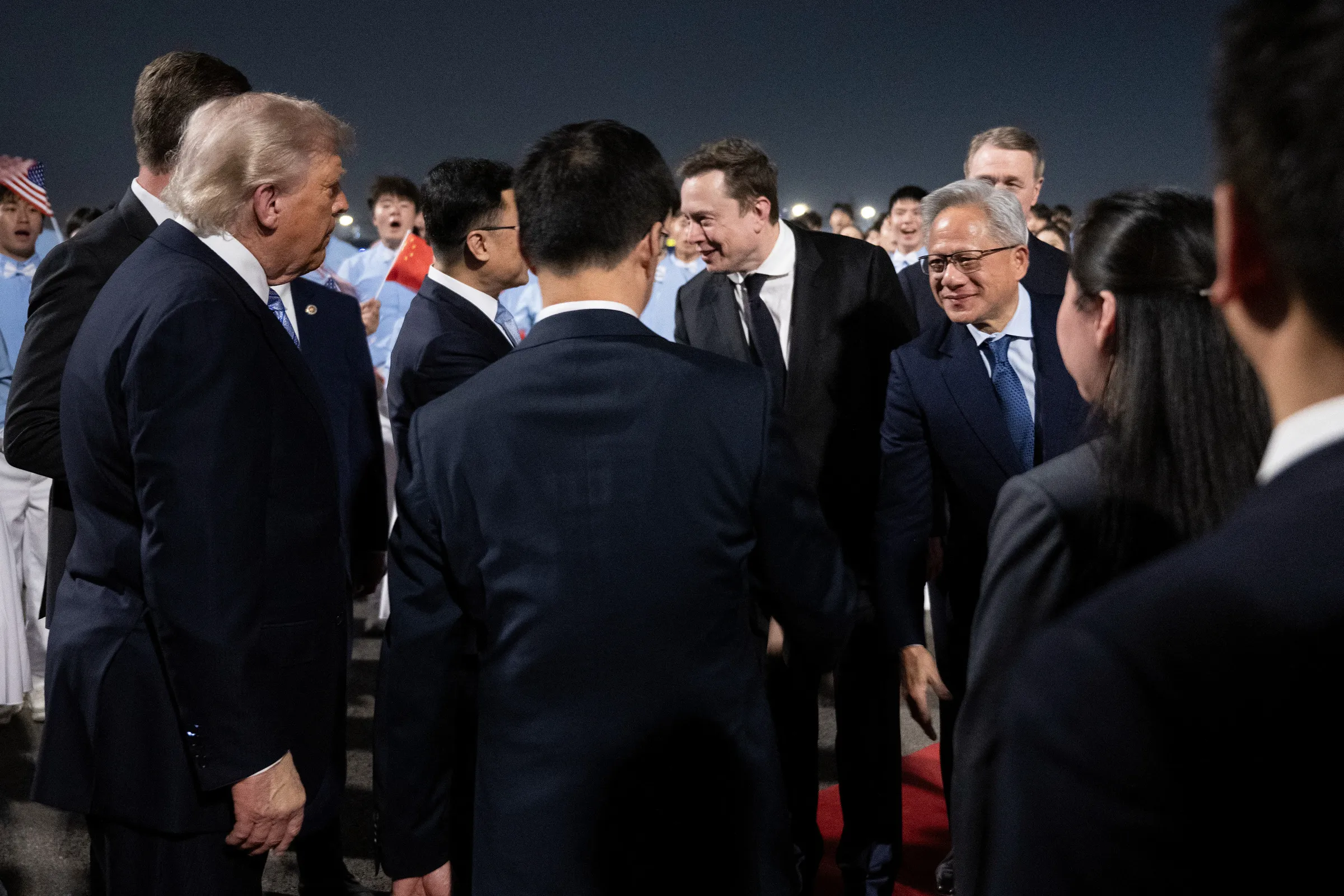 Tỷ phú Elon Musk và CEO Nvidia Jensen Huang xuất hiện cùng ông Trump trong chuyến thăm Trung Quốc ngày 13/5.