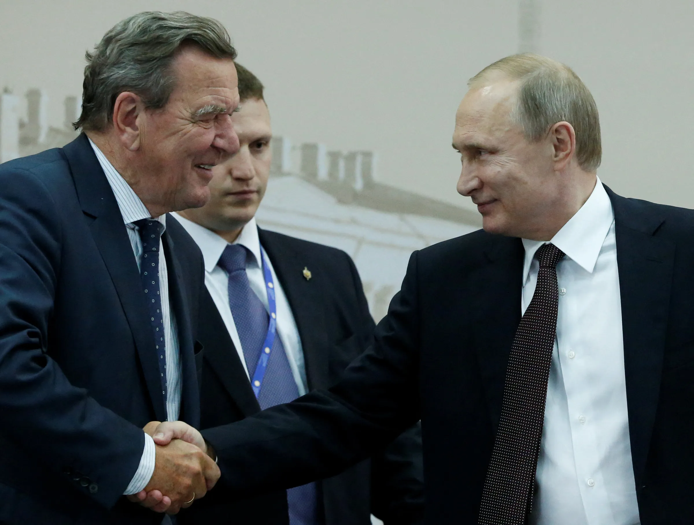 Ông Putin và ông Schroeder tại St. Petersburg, Nga, hồi tháng 6/2016.