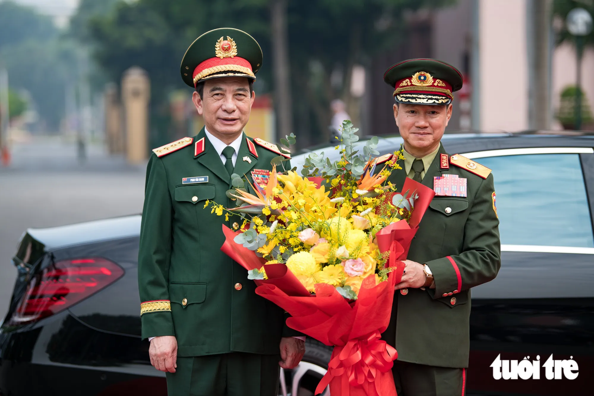 Đại tướng Phan Văn Giang hội đàm với Đại tướng Khamliang Outhakaysone - Phó thủ tướng, Bộ trưởng Bộ Quốc phòng Lào - Ảnh: NAM TRẦN