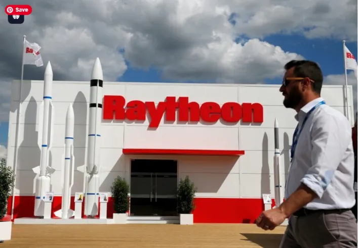 Gian hàng của tập đoàn Raytheon tại Triển lãm Hàng không Quốc tế Paris lần thứ 53 (sân bay Le Bourget gần Paris, Pháp) - Ảnh: REUTERS