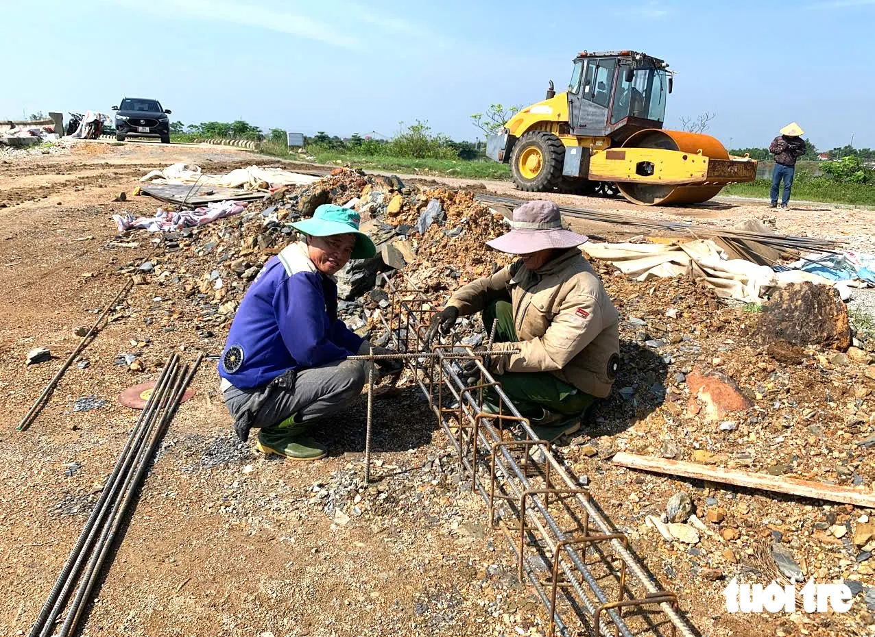 Dự án xử lý cấp bách đê Tả Nghèn (huyện Lộc Hà cũ) dự kiến sẽ hoàn thành trong tháng 10-2026 - Ảnh: LÊ MINH