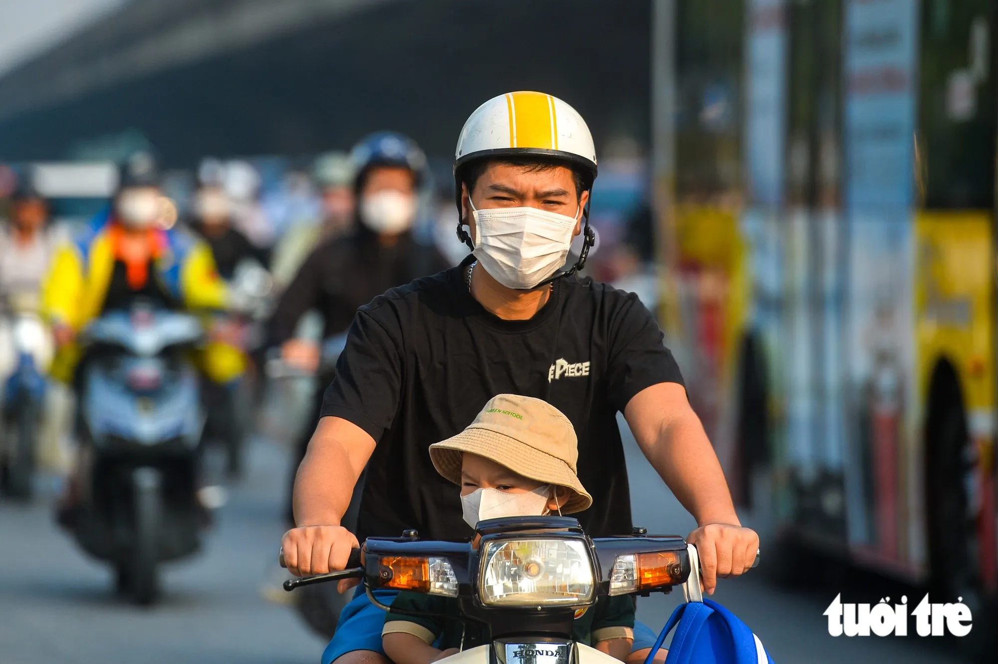 Chất lượng không khí ở mức thấp gây ảnh hưởng tới sức khỏe của người dân - Ảnh: PHÚC TÀI