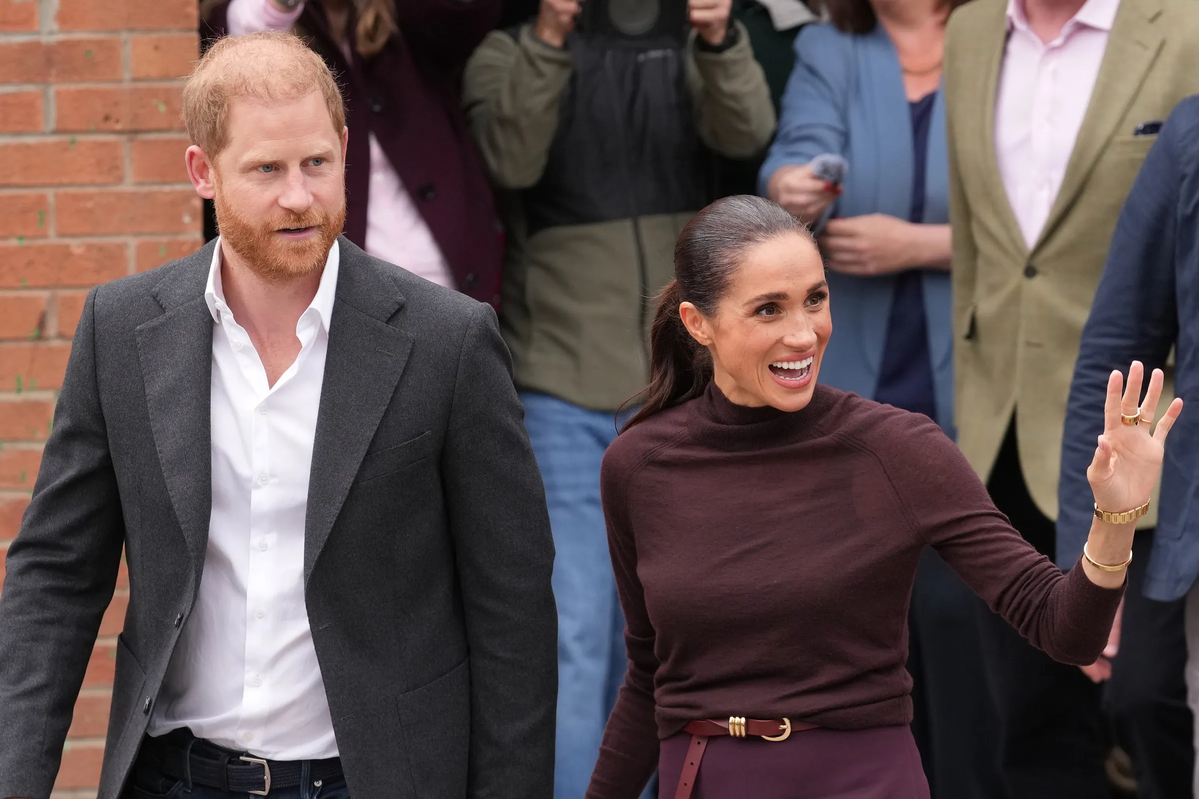 Vợ chồng Harry - Meghan tại Nottingham, Anh, ngày 15/10.