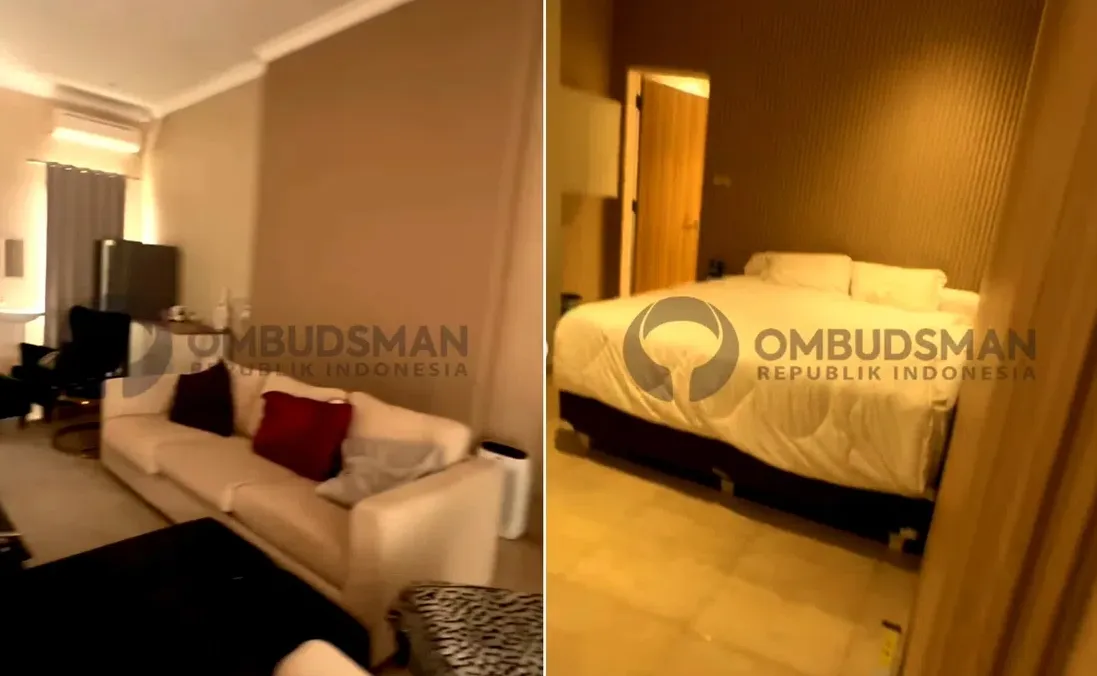 Giường đệm, ghế sofa bên trong nơi ở của một số tù nhân trong nhà tù Cibinong.