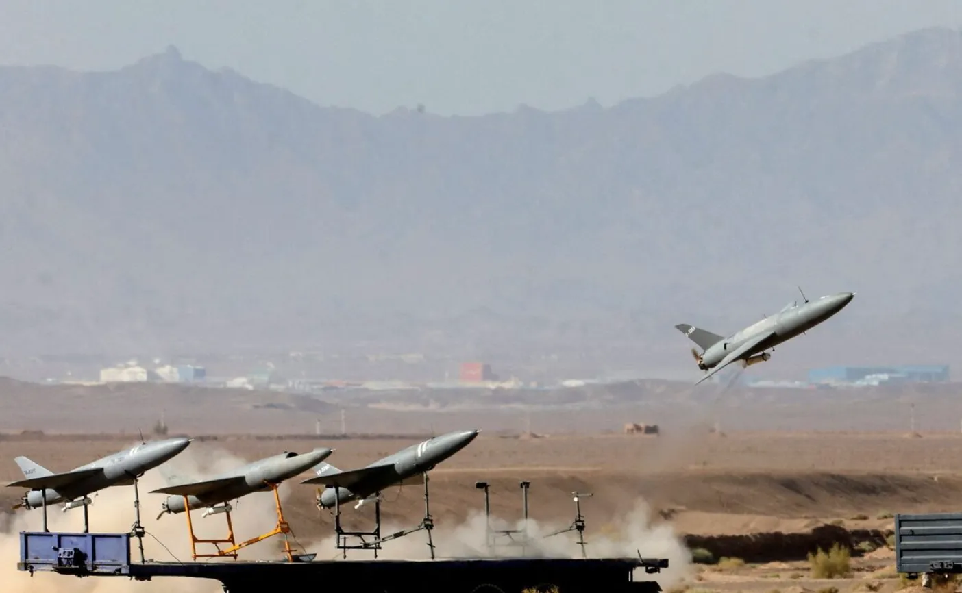 Quân đội Iran phóng thử drone trong cuộc tập trận quân sự tại một địa điểm không xác định - Ảnh: REUTERS/QUÂN ĐỘI IRAN