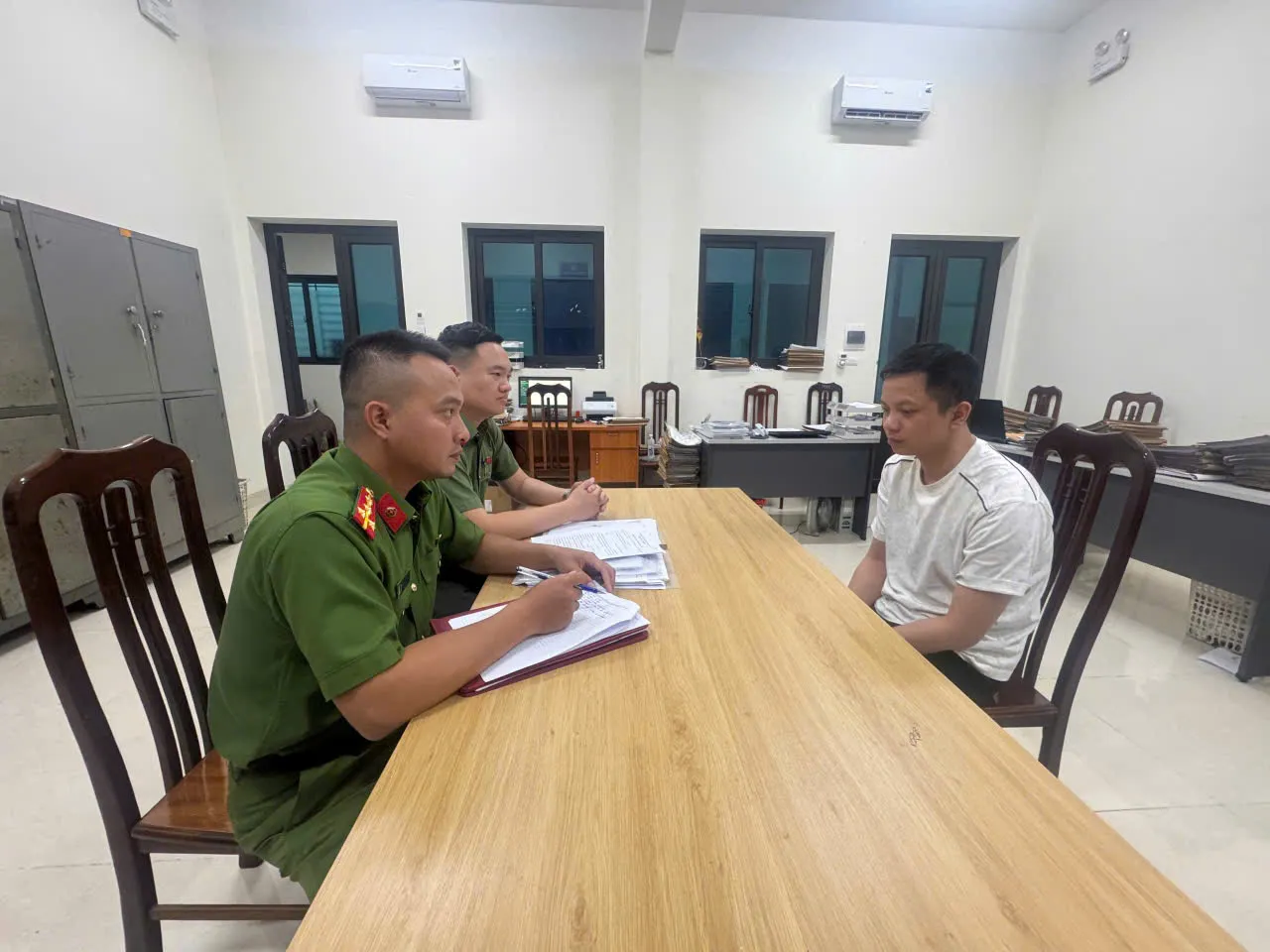 Bị can Trần Anh Hào tại Cơ quan điều tra - Ảnh: Công an cung cấp
