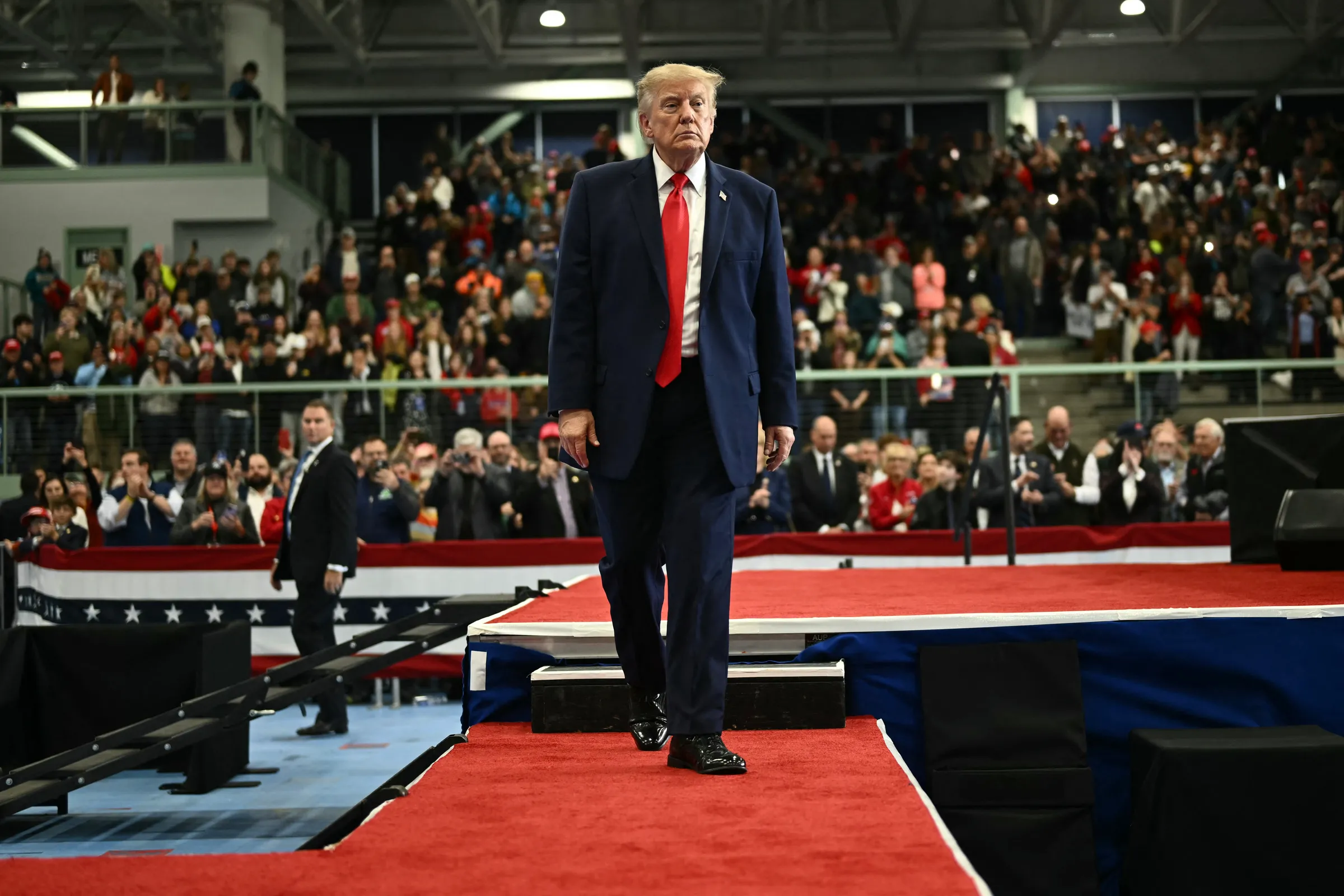 Tổng thống Trump tại một buổi vận động cử tri ở thành phố Wasilla, bang Alaska, ngày 13/10.
