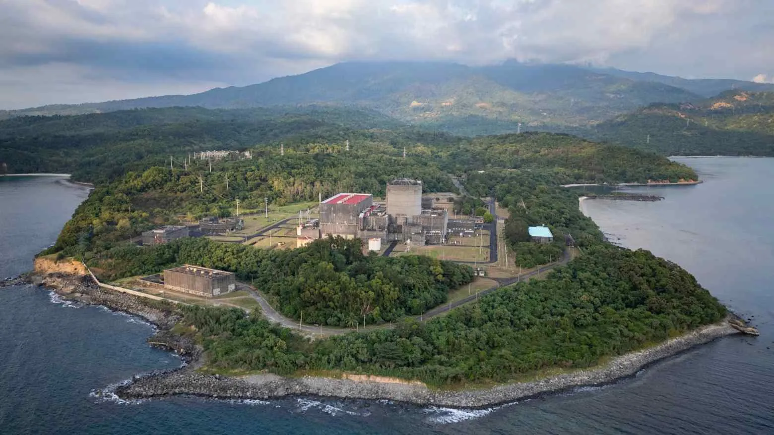Không ảnh nhà máy điện hạt nhân Bataan (Philippines) đã được xây dựng vào những năm 1970 nhưng chưa bao giờ được vận hành - Ảnh: IMAGO