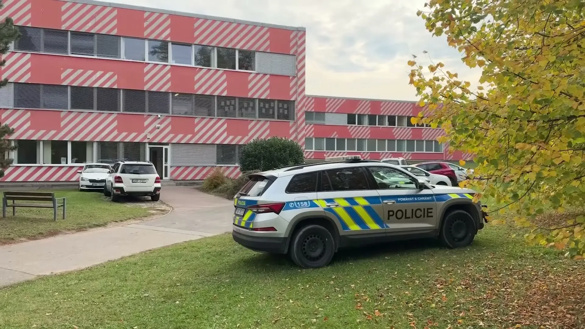 Học sinh vị thành niên tại một trường ở Praha đe dọa bạn học