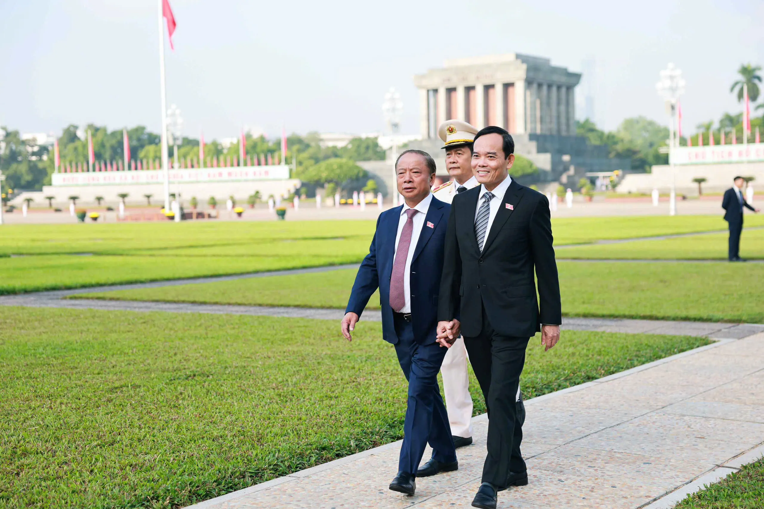Bí thư Thành ủy TP.HCM Trần Lưu Quang và các đại biểu - Ảnh: NGUYỄN KHÁNH