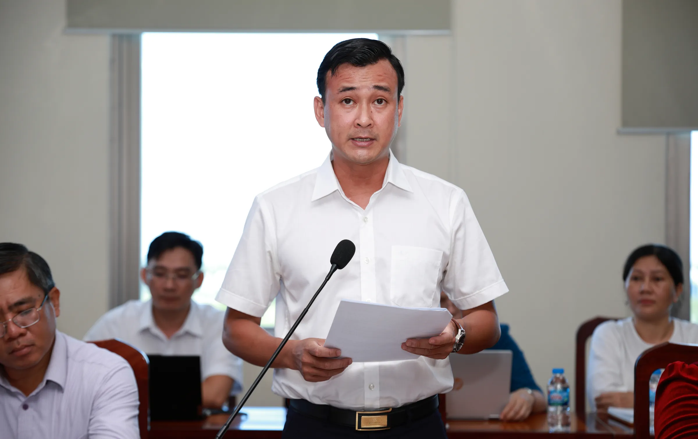 Ông Nguyễn Phi Đa, Chánh văn phòng UBND tỉnh Đồng Tháp, thông tin tại họp báo.
