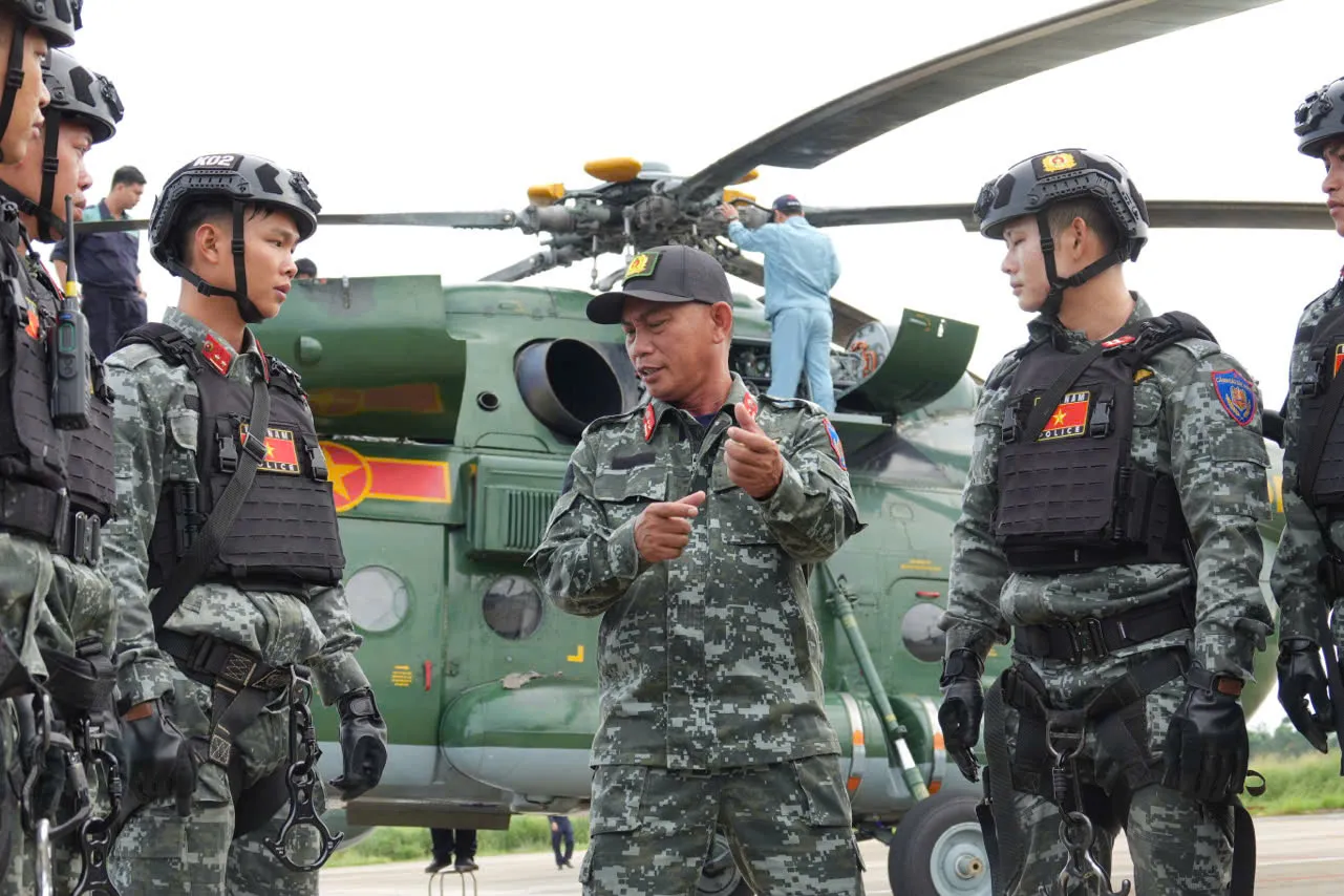 Các lực lượng phối hợp hiệp đồng trong diễn tập - Ảnh: VĂN GIỎI