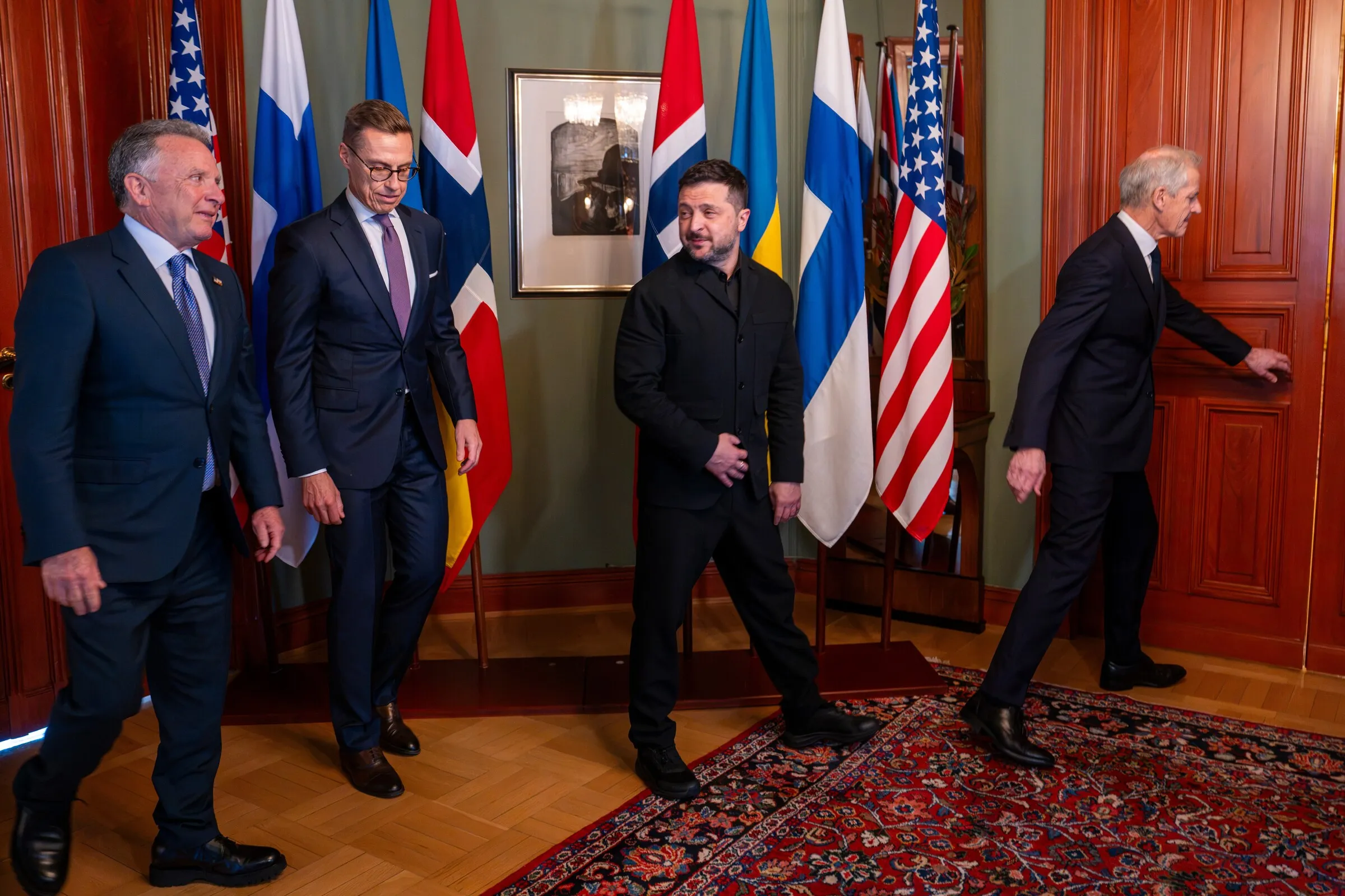 Từ trái qua phải: Đặc phái viên Mỹ Steve Witkoff, Tổng thống Phần Lan Alexander Stubb, Tổng thống Ukraine Volodymyr Zelensky, Thủ tướng Na Uy Jonas Gahr Store tại Oslo ngày 20/10.