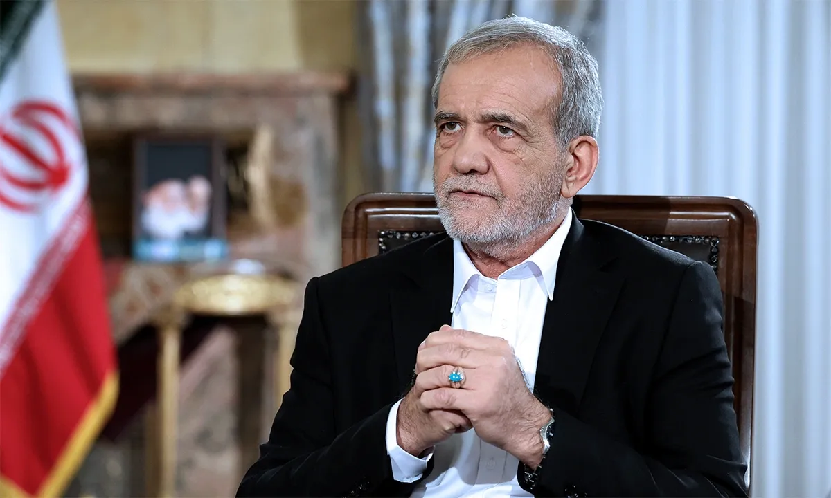 Tổng thống Iran Masoud Pezeshkian tại văn phòng ở Tehran tháng 8/2024.