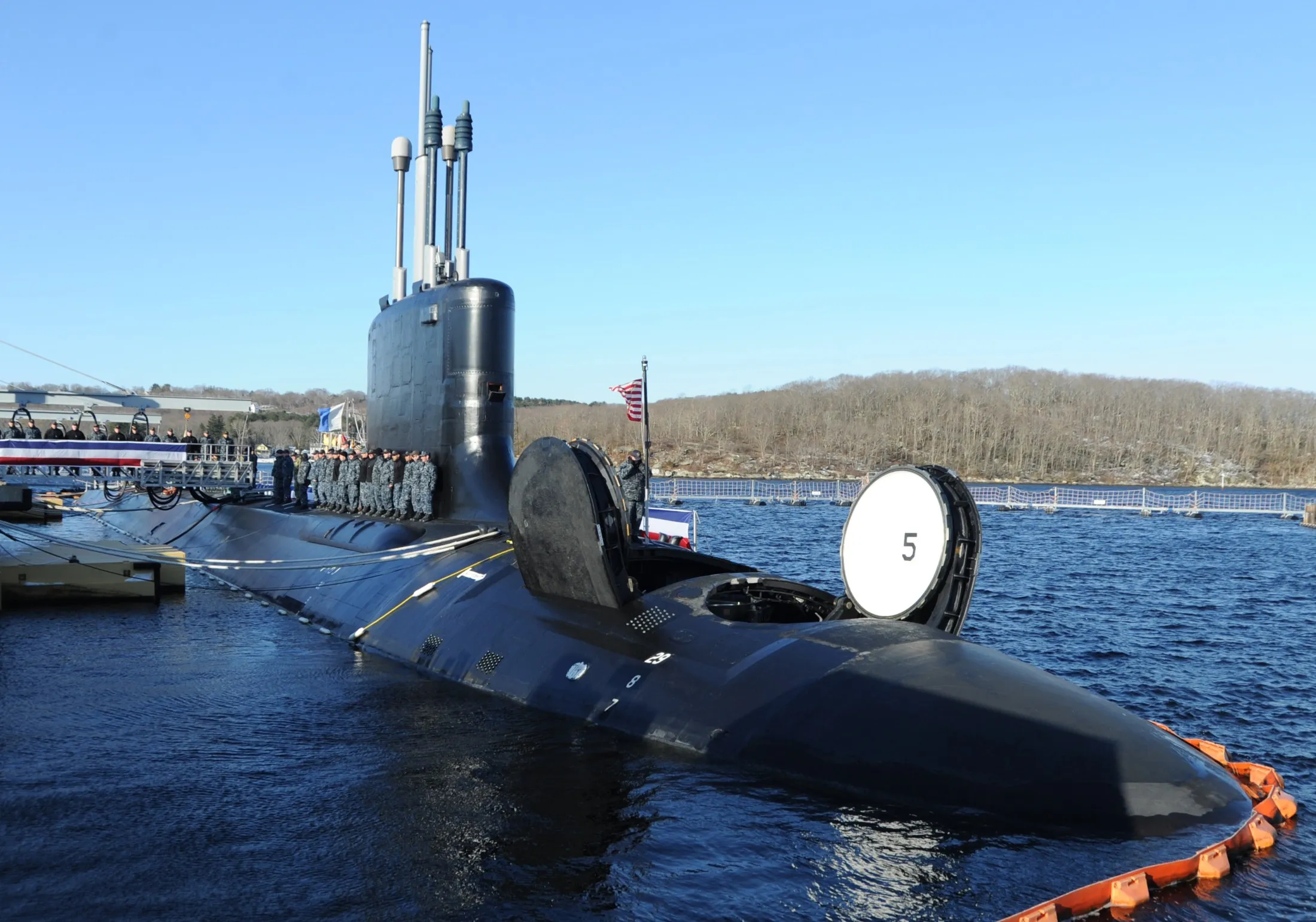 Tàu ngầm USS Colorado neo tại bến cảng trước khi được biên chế tháng 3/2018.