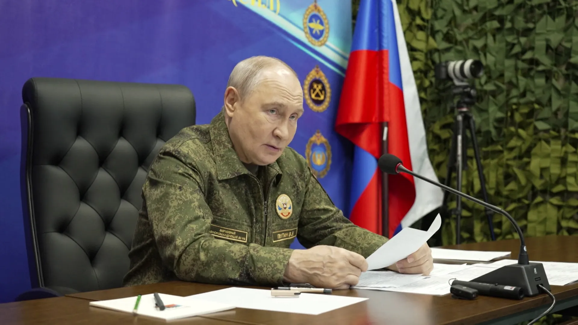 Tổng thống Putin thăm sở chỉ huy lực lượng liên quân ngày 16-10 - Ảnh: AFP