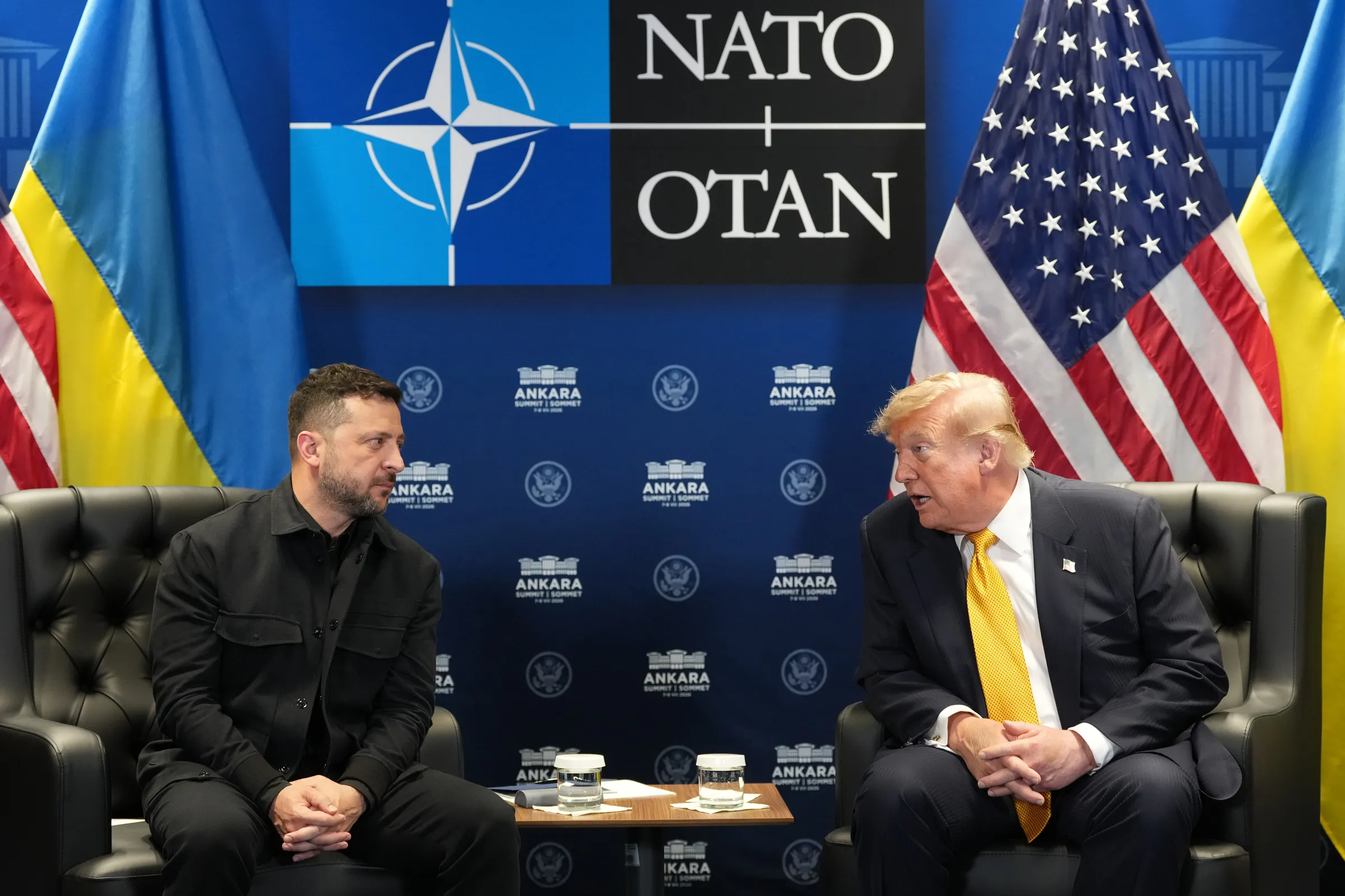 Tổng thống Mỹ Donald Trump (phải) và người đồng cấp Ukraine Volodymyr Zelensky tại Ankara, Thổ Nhĩ Kỳ ngày 8/7.