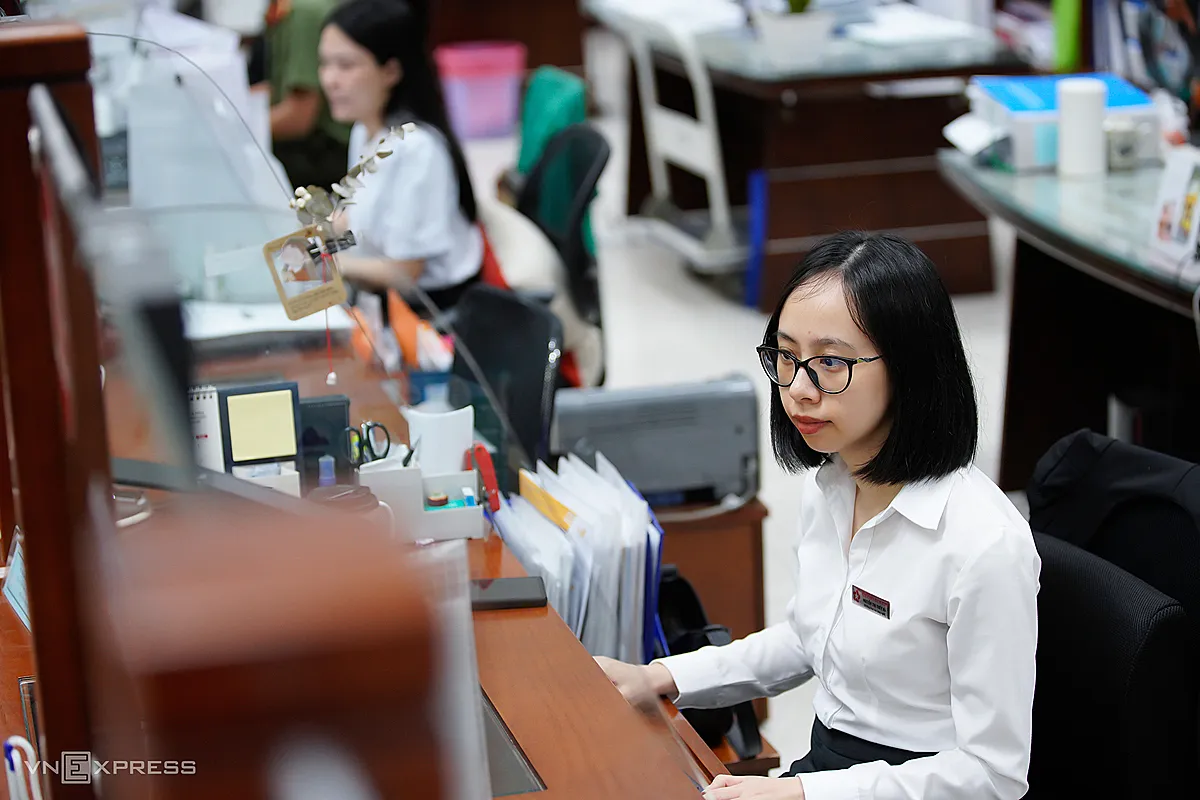 Công chức làm việc tại bộ phận một cửa, Trung tâm Hành chính TP Đà Nẵng, tháng 3/2025.