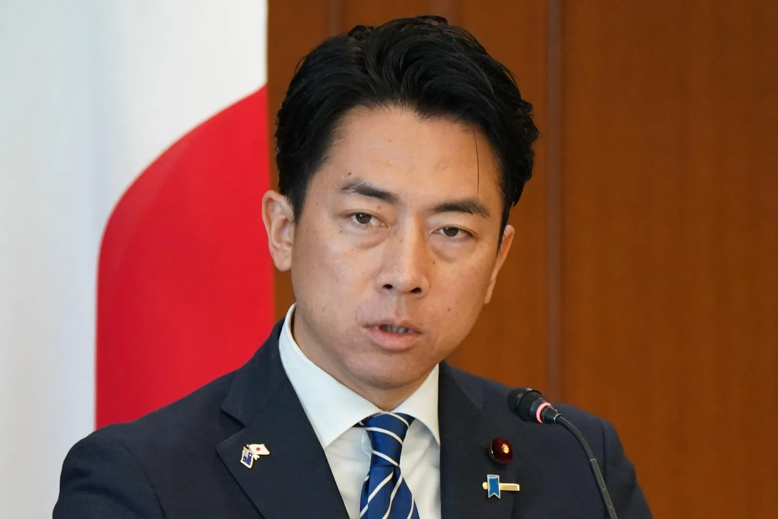 Bộ trưởng Quốc phòng Nhật Bản Shinjiro Koizumi - Ảnh: AP