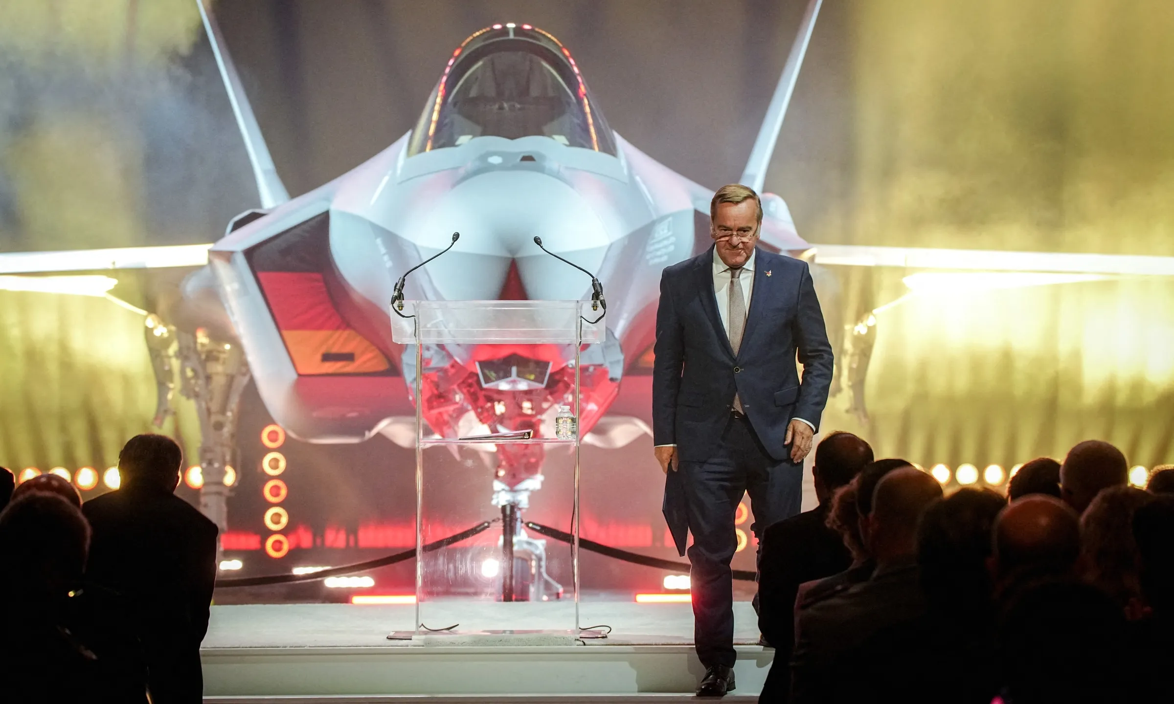 Bộ trưởng Quốc phòng Đức Boris Pistorius tại lễ bàn giao tiêm kích F-35A cho không quân nước này tại trụ sở hãng Lockheed Martin, Mỹ, ngày 18/9.