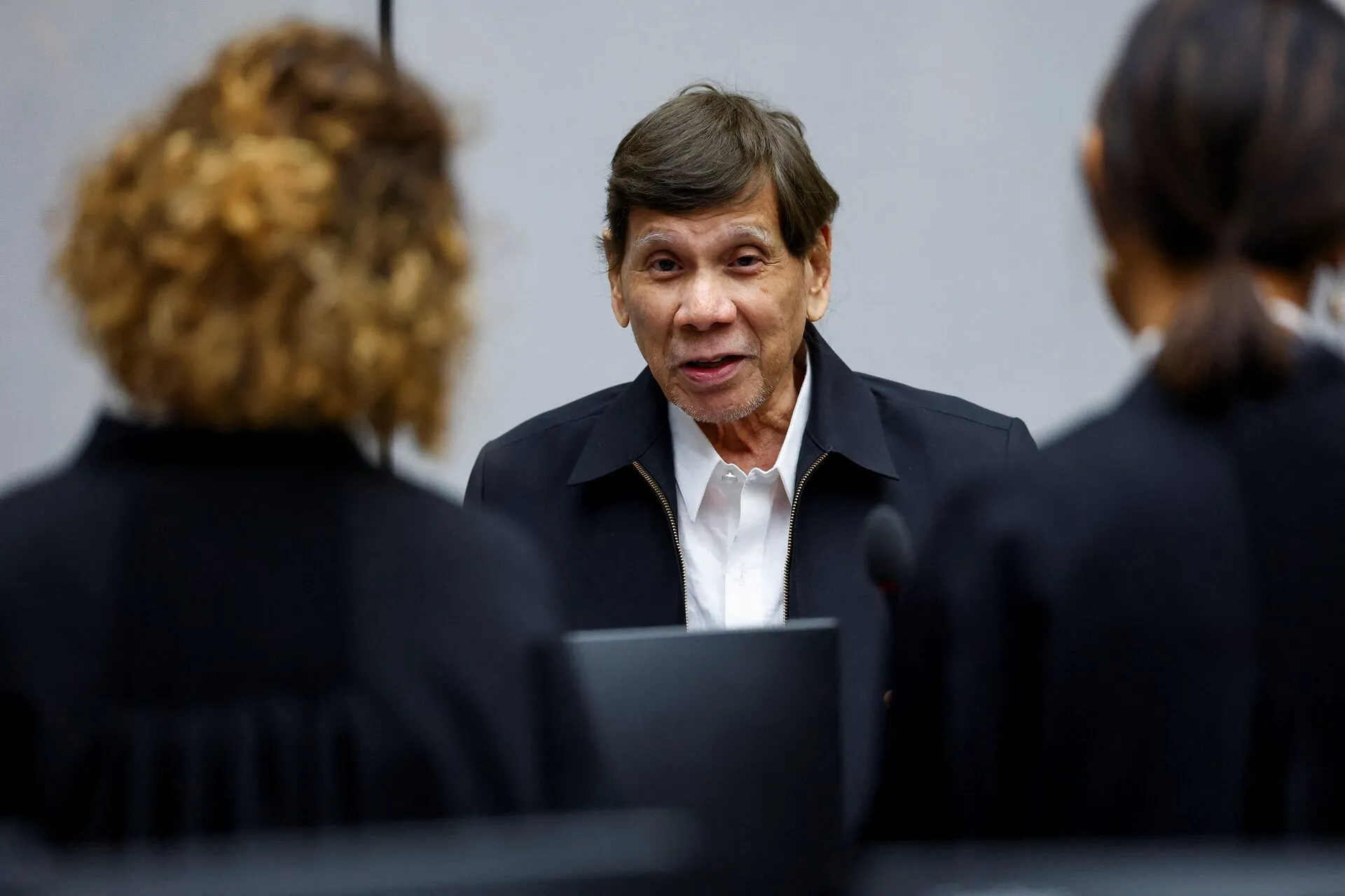 Cựu tổng thống Philippines Rodrigo Duterte xuất hiện tại ICC ở The Hague, Hà Lan ngày 16-9 - Ảnh: REUTERS