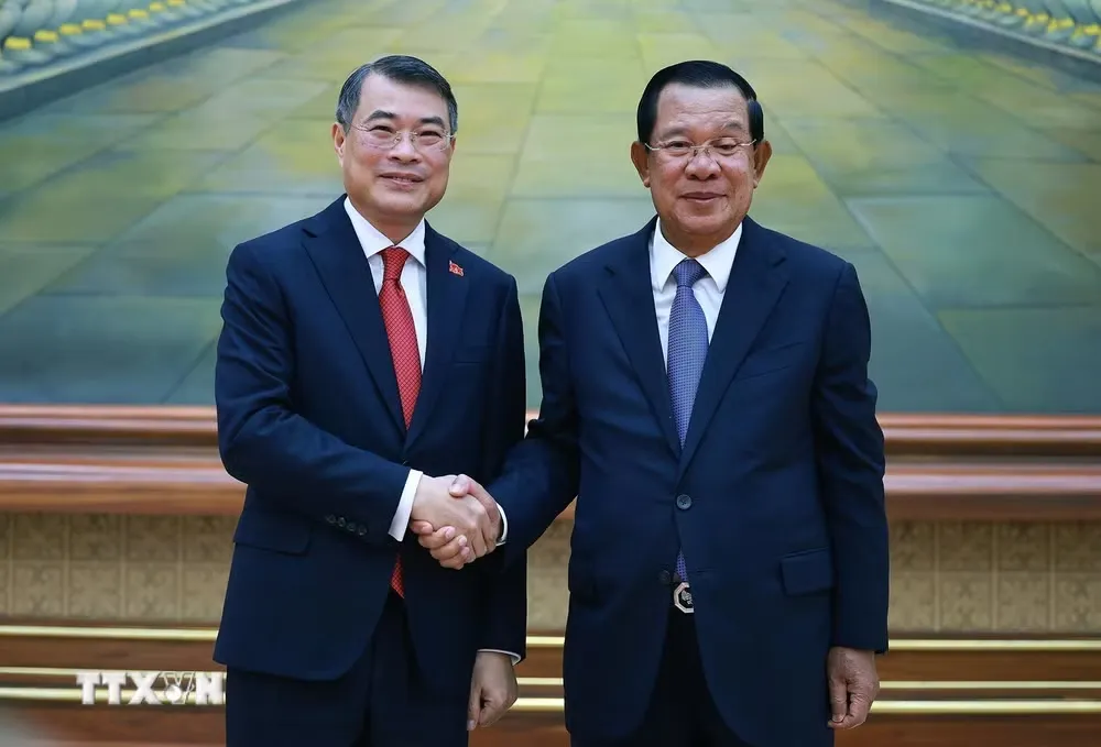 Thủ tướng Lê Minh Hưng gặp Chủ tịch Đảng Nhân dân Campuchia, Chủ tịch Thượng viện Hun Sen - Ảnh: TTXVN