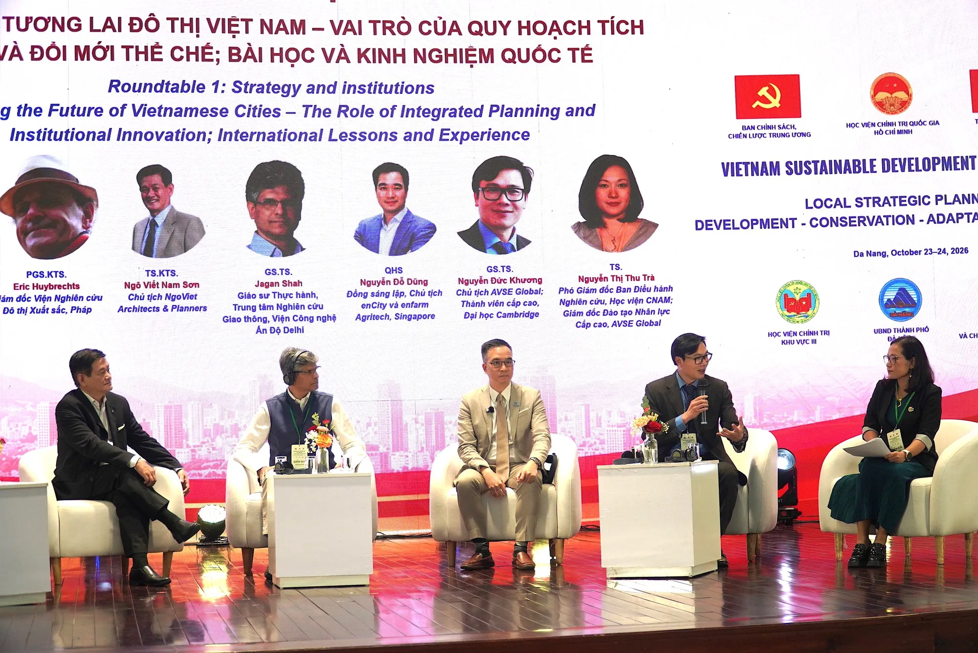 Các chuyên gia nhấn mạnh việc nâng cao năng lực quản trị và tổ chức thực hiện quy hoạch - Ảnh: TRƯỜNG TRUNG