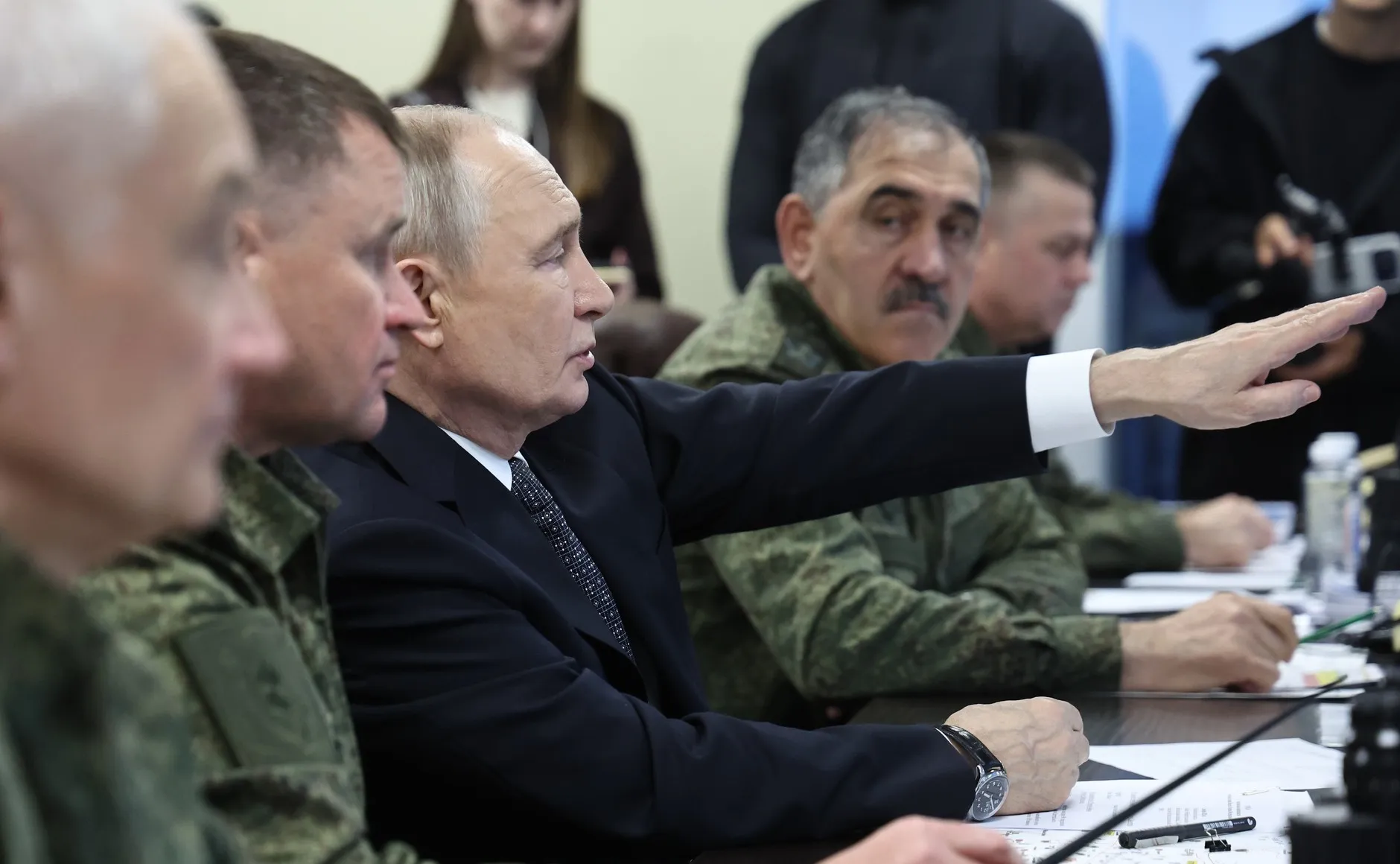 Tổng thống Nga theo dõi tập trận từ sở chỉ huy - Ảnh: KREMLIN.RU