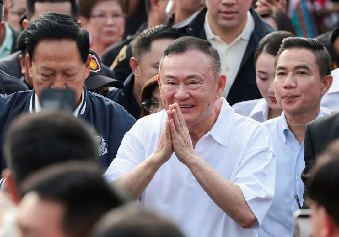 Cựu Thủ tướng Thaksin Shinawatra được trả tự do sau 8 tháng thi hành án tại nhà tù Klong Prem ở Bangkok, Thái Lan - Ảnh: REUTERS