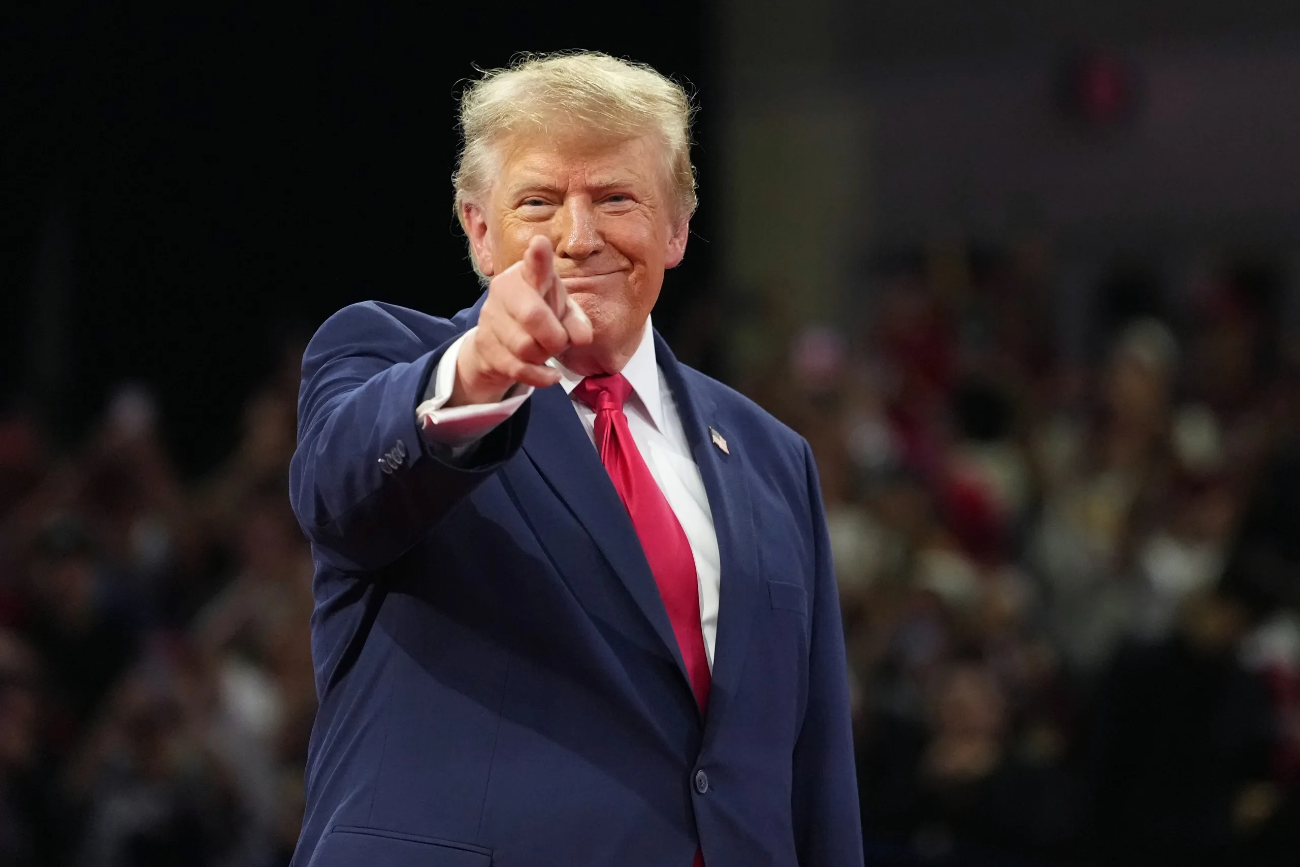 Ông Trump tại cuộc vận động tranh cử bang Florida ngày 23-10 - Ảnh: AP
