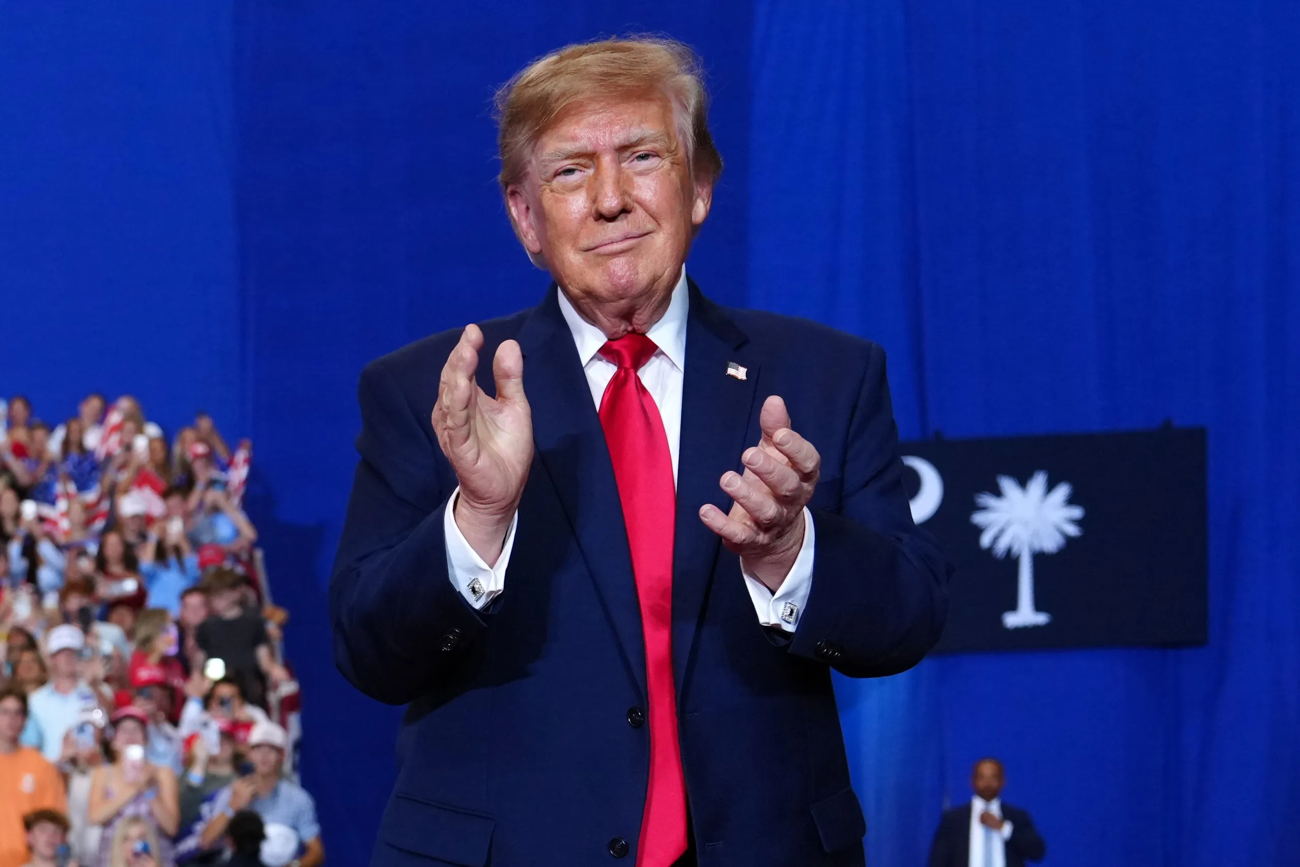 Ông Trump đến dự cuộc vận động tranh cử ở bang South Carolina ngày 21-10 - Ảnh: AP