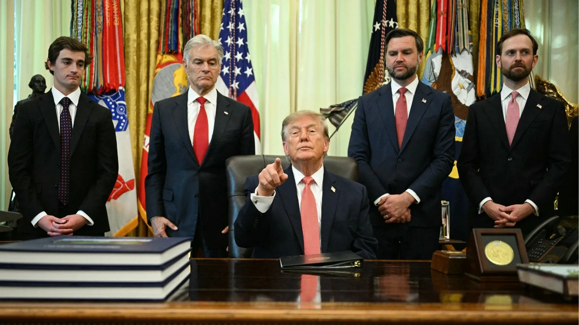 Tổng thống Donald Trump đưa ra tuyên bố về chương trình tố giác gian lận ngày 20/10.