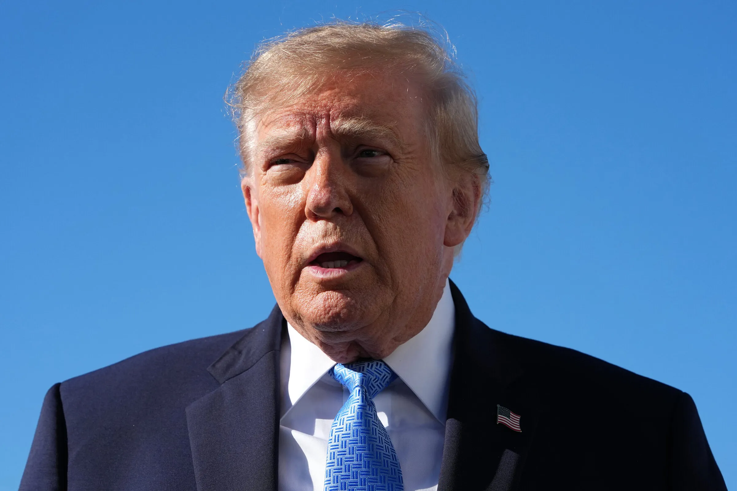 Tổng thống Donald Trump trả lời phỏng vấn tại căn cứ liên hợp Andrews, bang Maryland ngày 26/10.