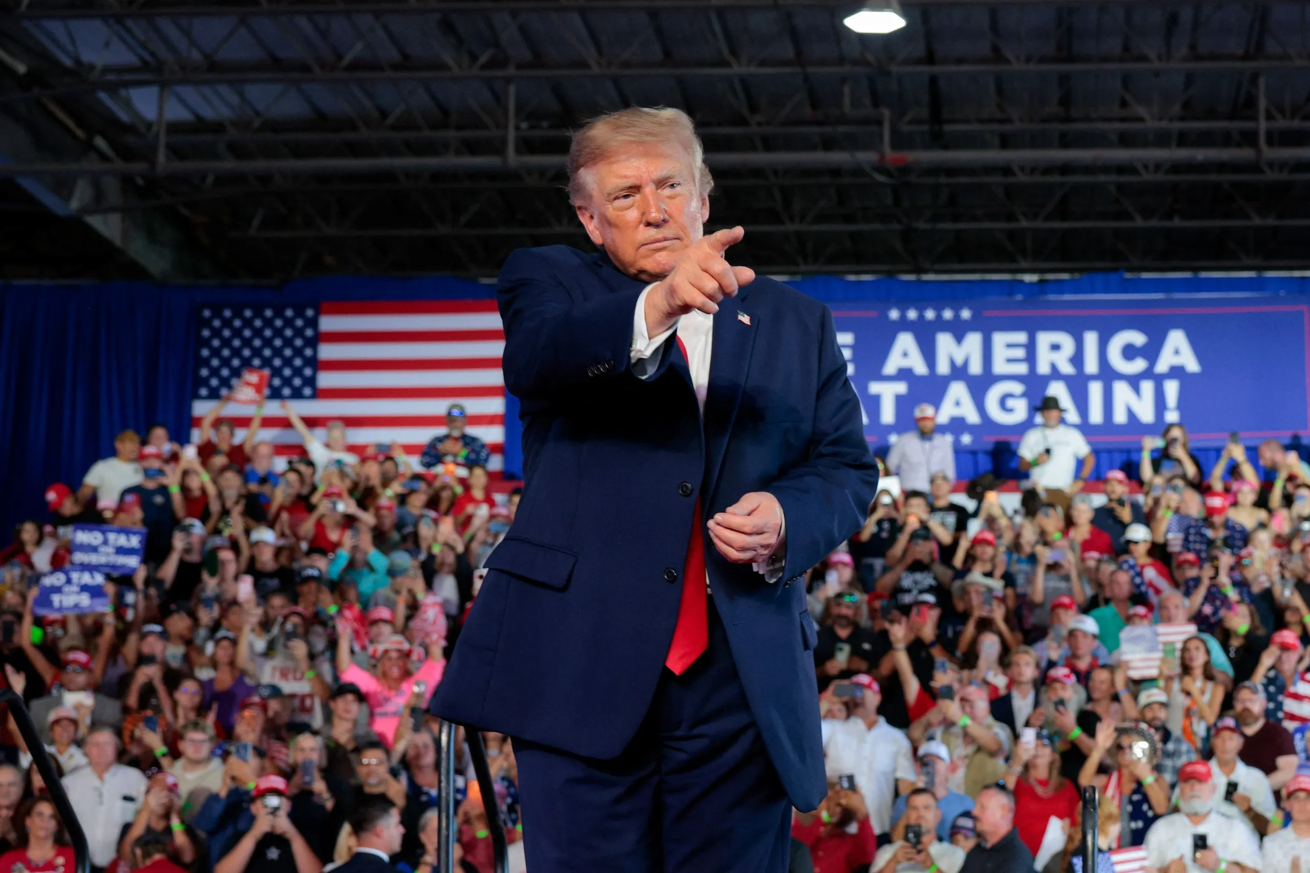 Tổng thống Mỹ Donald Trump phát biểu tại cuộc mít tinh vận động tranh cử giữa kỳ ở thành phố Corpus Christi, bang Texas, ngày 27-10 - Ảnh: AFP