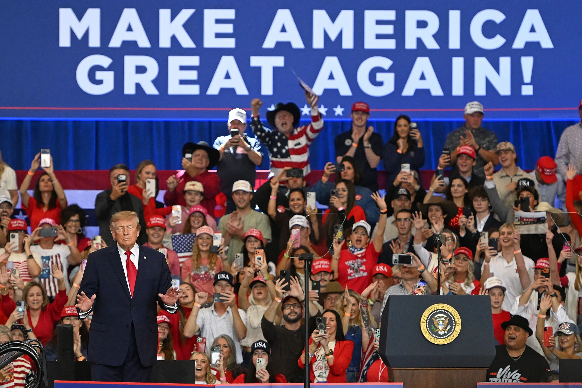 Ông Trump vận động bầu cử ở Lubbock, Texas ngày 27/10.