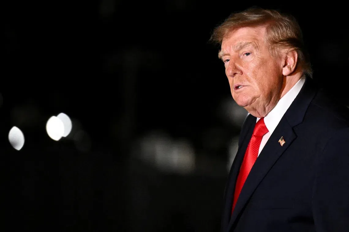 Tổng thống Mỹ Donald Trump trở về Nhà Trắng sau chuyến thăm bang Ohio, ngày 12-10 - Ảnh: REUTERS