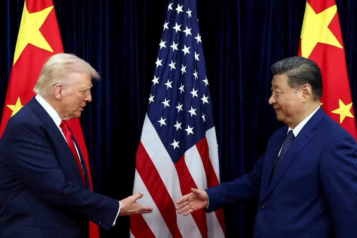 Tổng thống Trump và Chủ tịch Trung Quốc Tập Cận Bình trong cuộc gặp bên lề Hội nghị cấp cao APEC tại Busan, Hàn Quốc, ngày 30-10-2025 - Ảnh: REUTERS