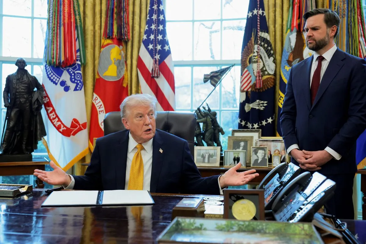 Tổng thống Donald Trump và Phó tổng thống JD Vance tại Nhà Trắng ở Washington DC ngày 16-3 - Ảnh: REUTERS