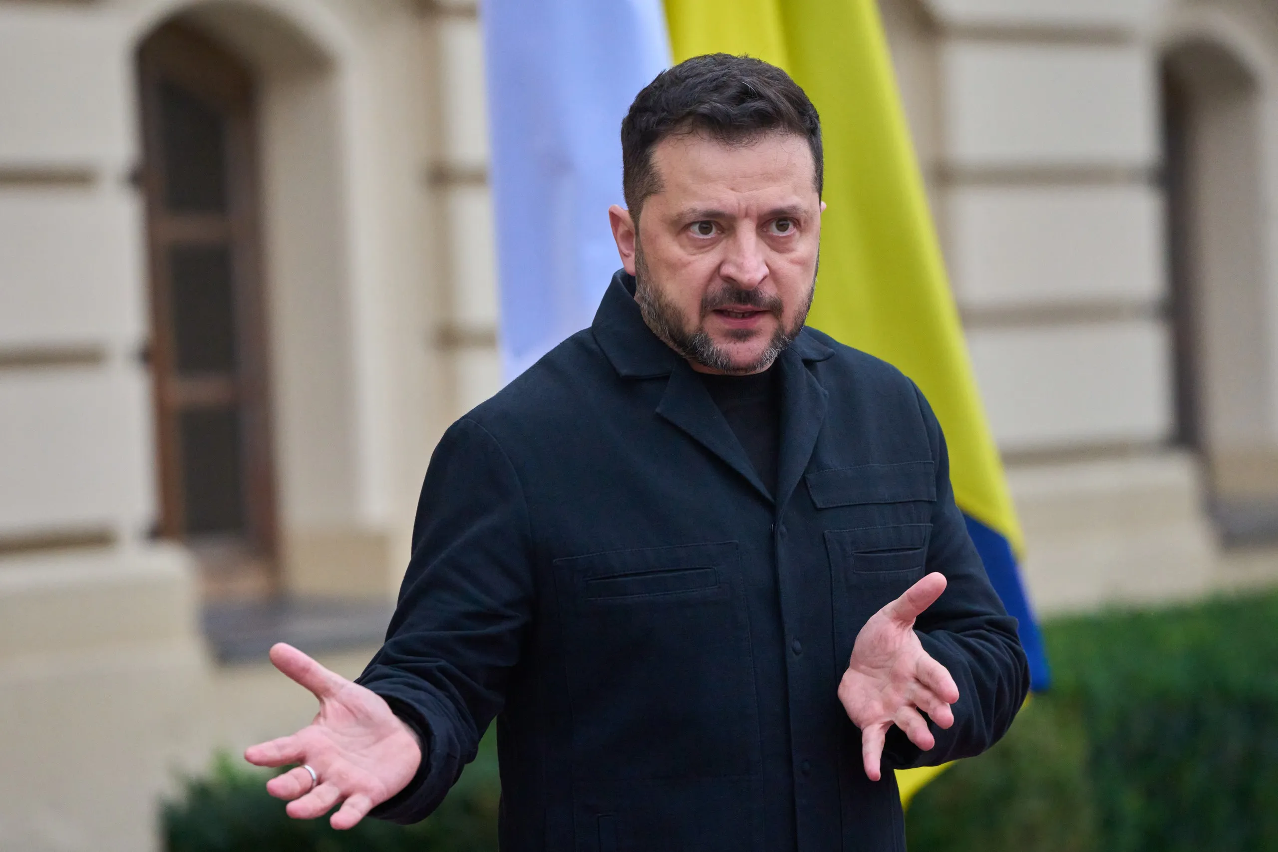 Ông Zelensky trả lời báo chí tại thủ đô Kiev, Ukraine, ngày 22-10 - Ảnh: AP