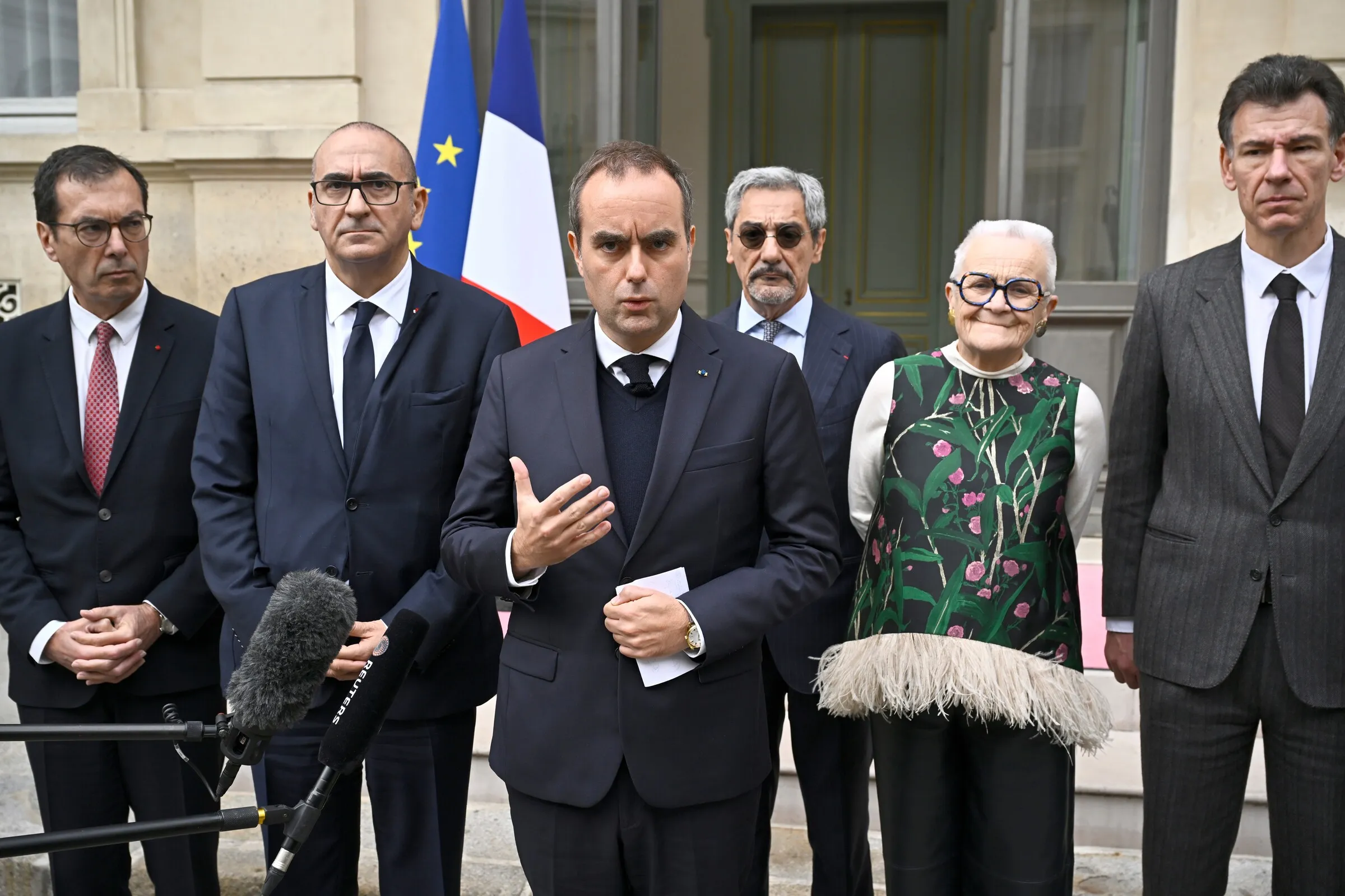 Thủ tướng Pháp Sebastien Lecornu phát biểu sau cuộc họp khẩn tại Bộ Nội vụ ở Paris ngày 19/10.