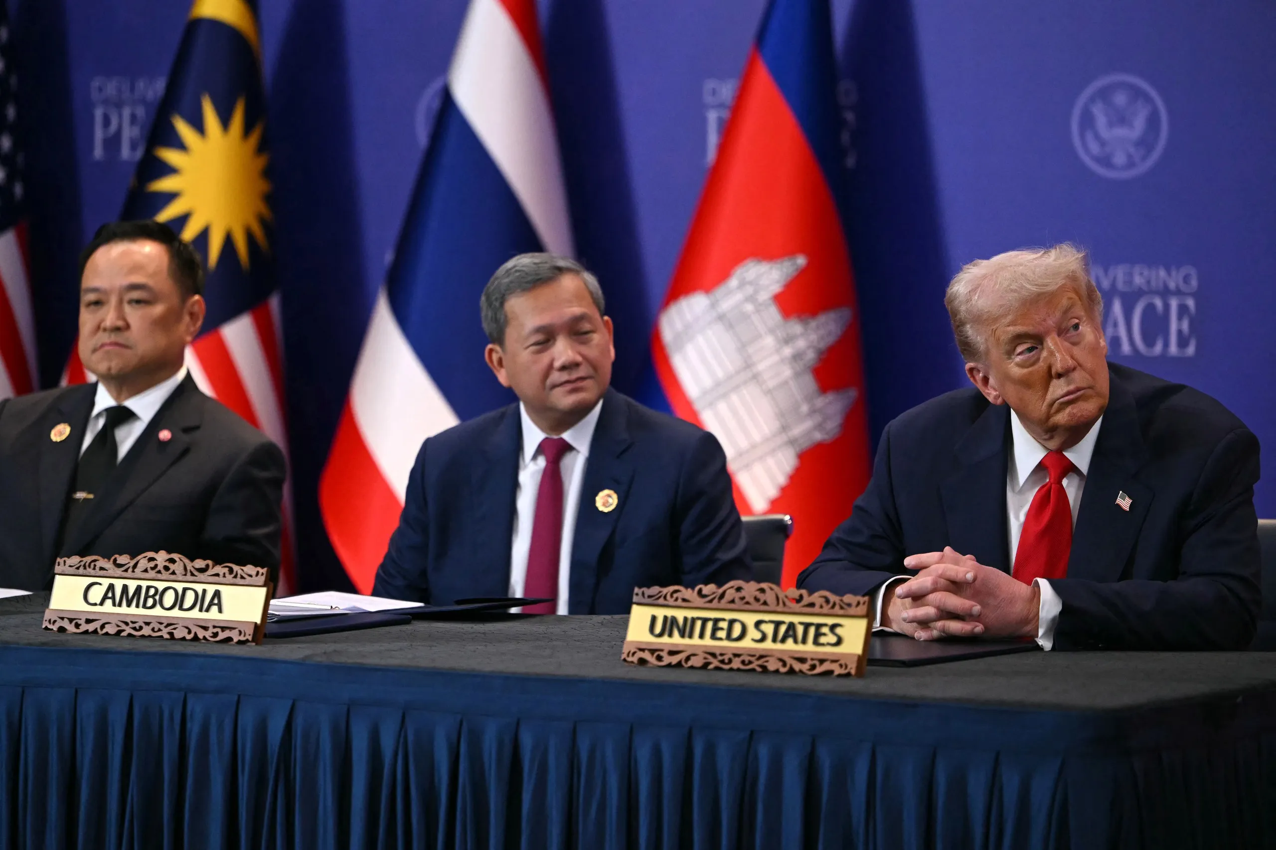 Tổng thống Mỹ Donald Trump (ngoài cùng bên phải) trong lần dự Hội nghị cấp cao ASEAN 47 tại Kuala Lumpur (Malaysia) hồi năm 2025 - Ảnh: AFP