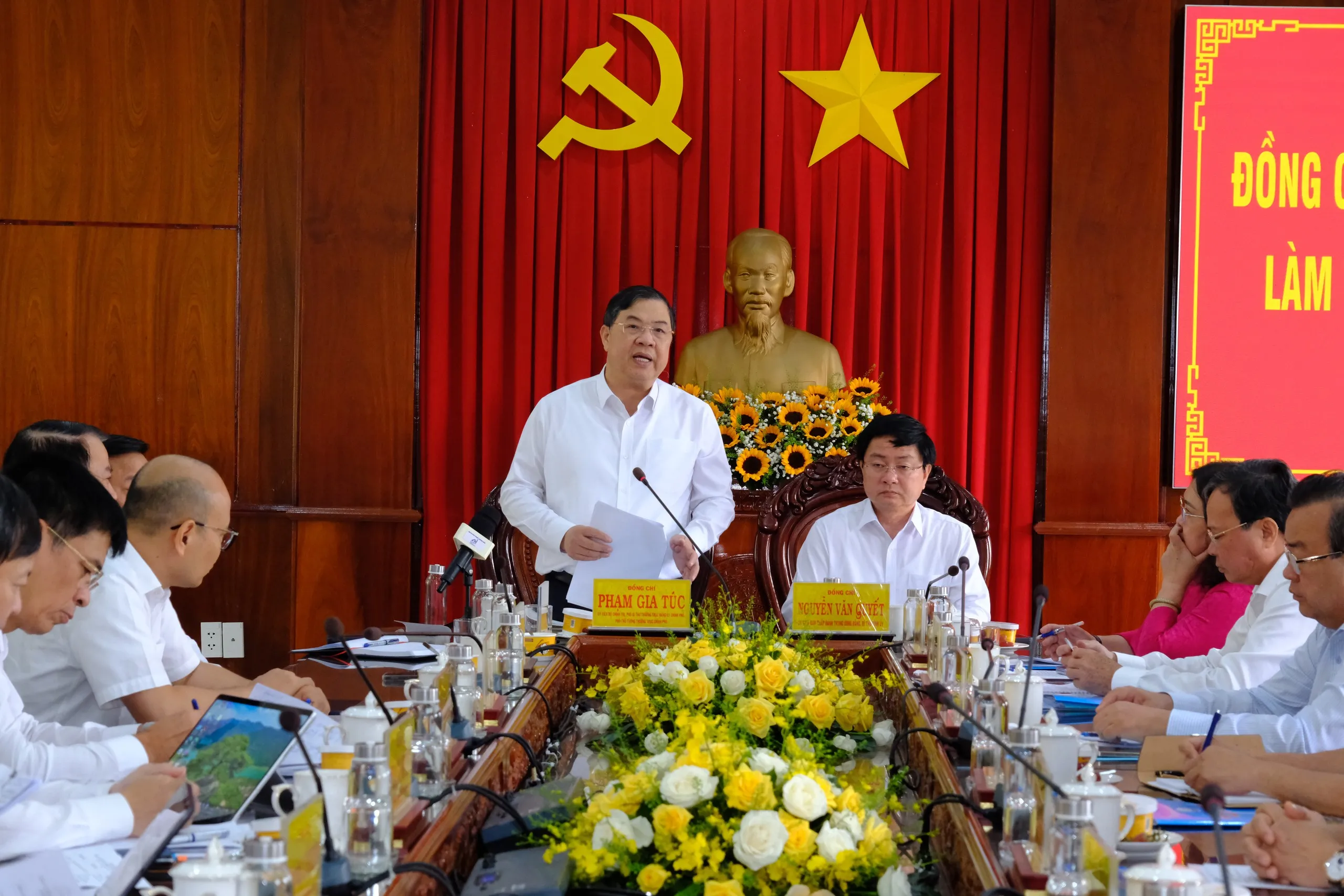 Phó thủ tướng Phạm Gia Túc kết luận buổi làm việc với tỉnh Tây Ninh - Ảnh: SƠN LÂM