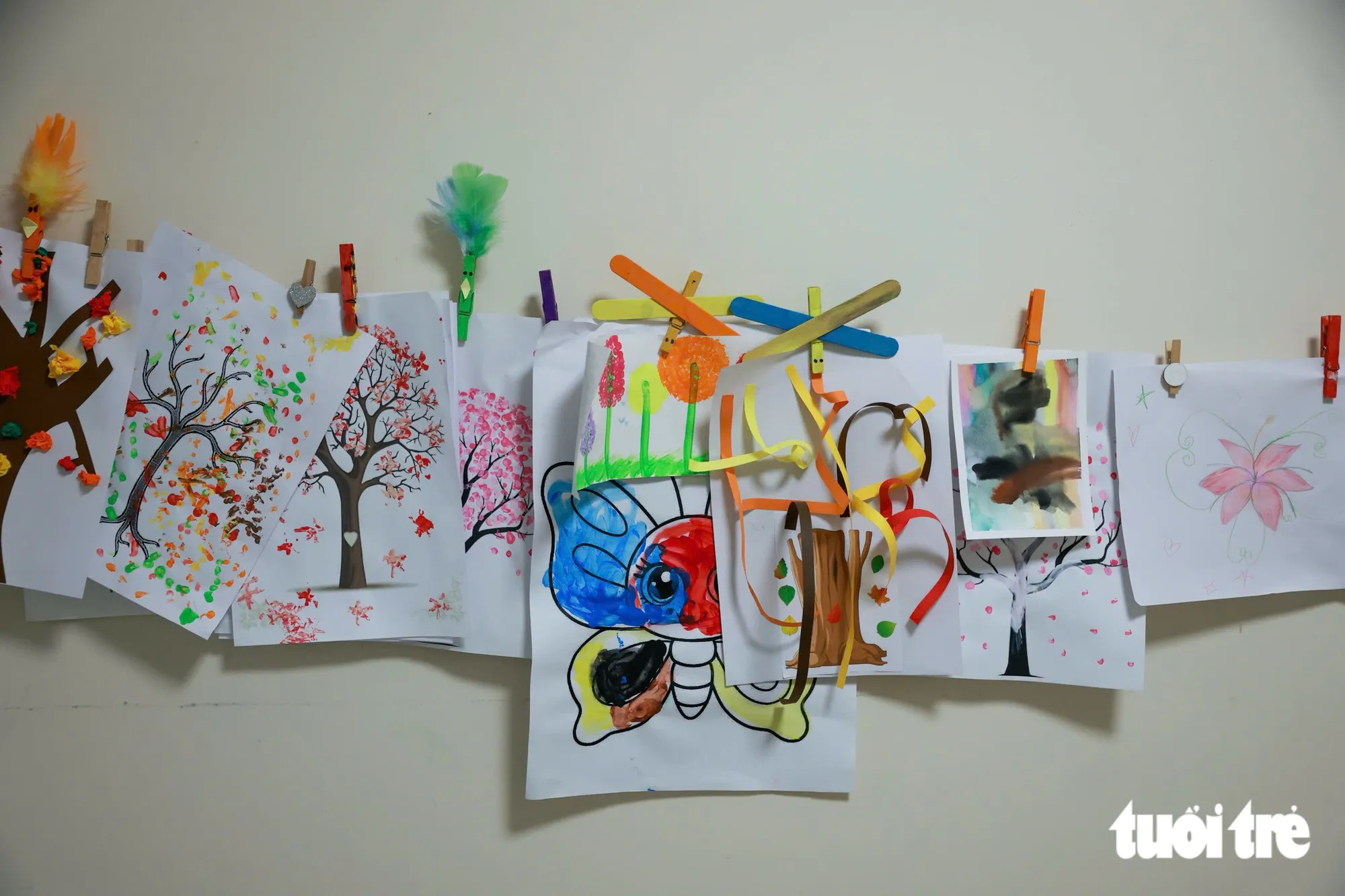 Những góc đầy sắc màu trong bệnh viện, giúp trẻ em bớt lo lắng và sợ hãi - Ảnh: NGUYỄN KHÁNH