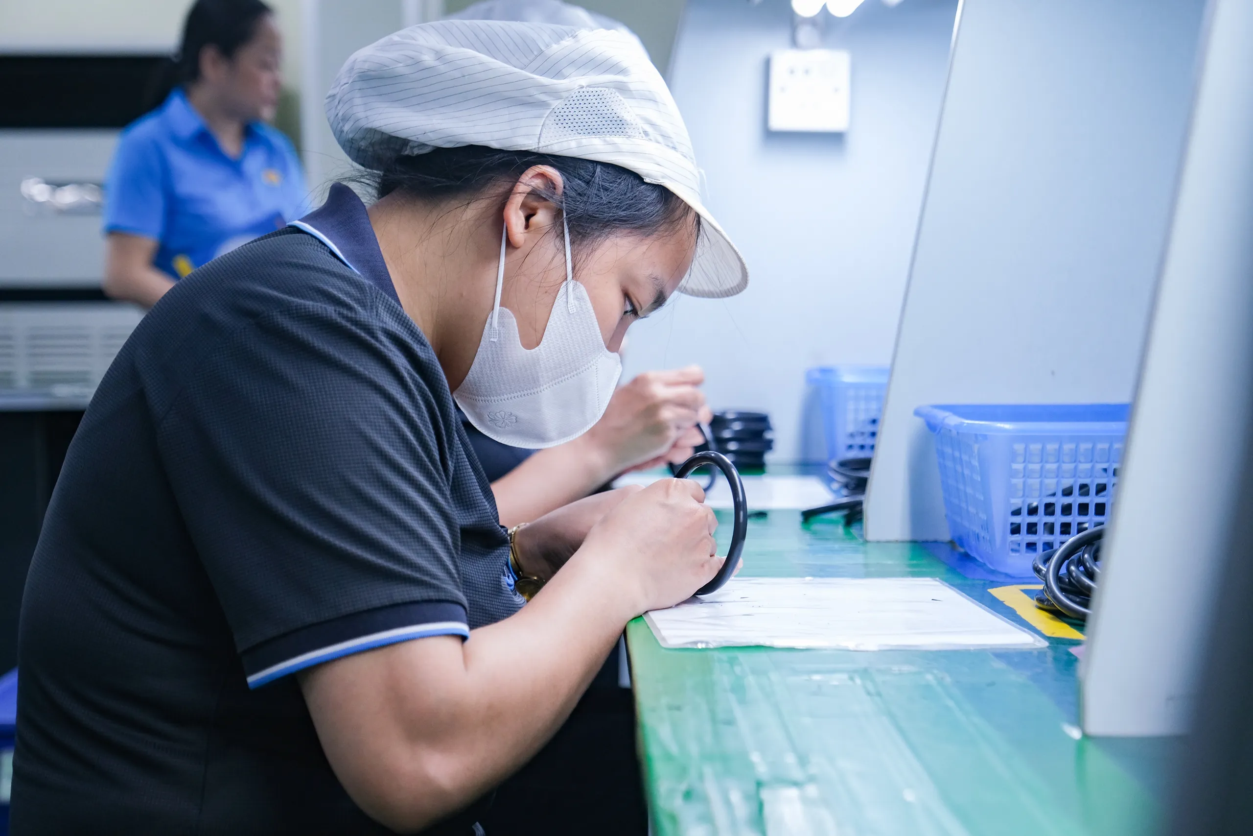 Công nhân sản xuất tại một nhà máy vốn FDI ở Ninh Bình - Ảnh: HÀ QUÂN