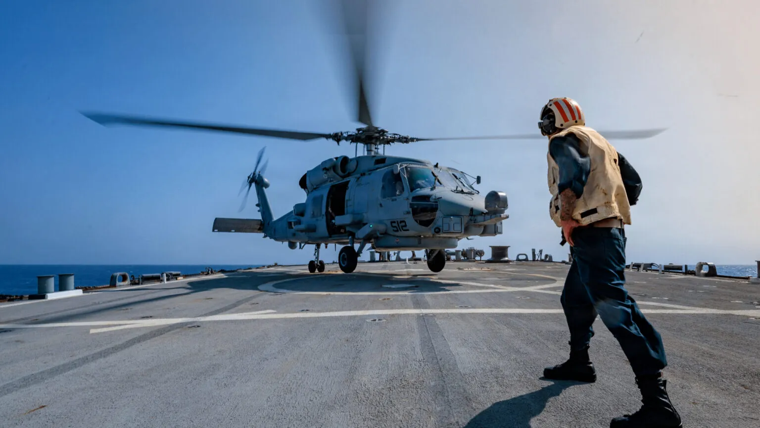 Tàu khu trục USS Gonzalez thuộc Hạm đội 5 Hải quân Mỹ, hỗ trợ nhiệm vụ bảo đảm an ninh và ổn định hàng hải tại Trung Đông - Ảnh: HẢI QUÂN MỸ